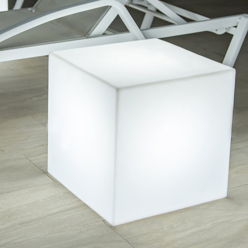LED solcellelampe Cuby terning dimbar RGB 40x40 cm detalj