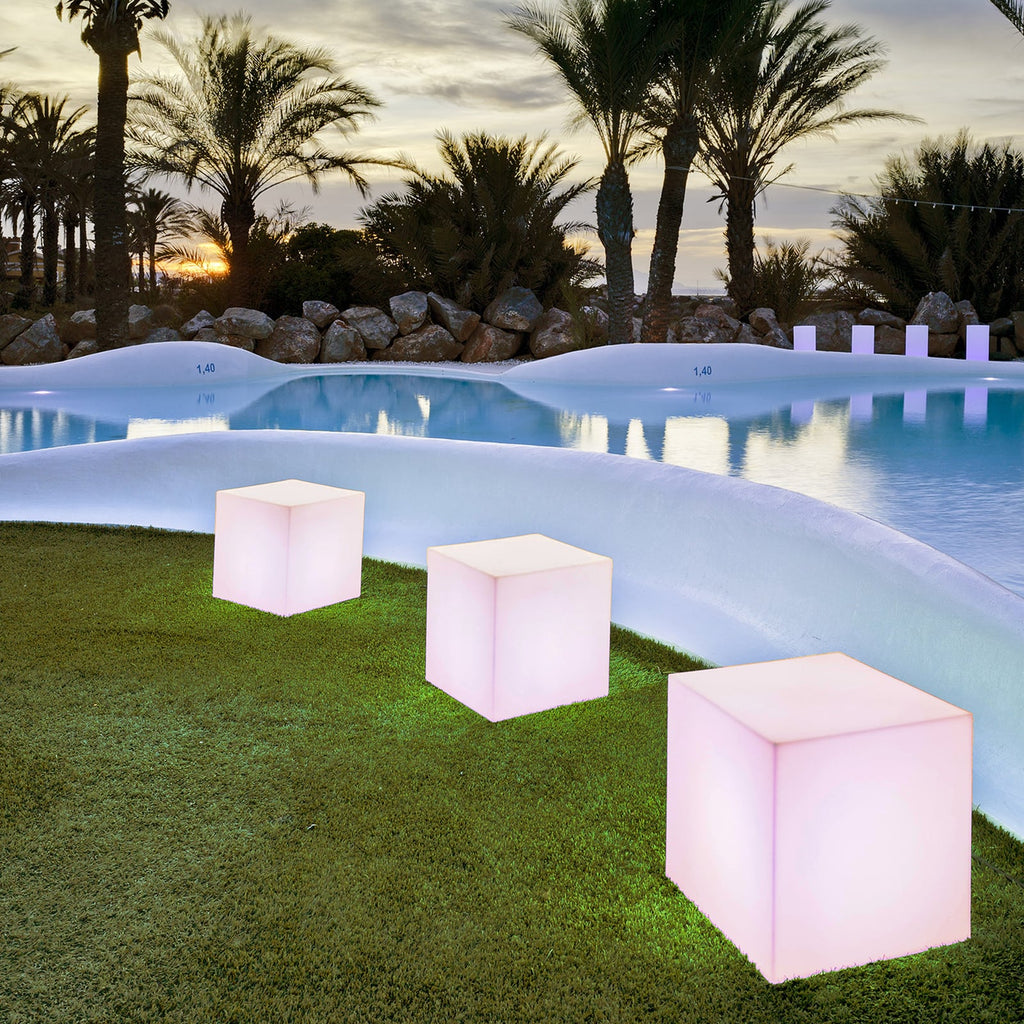 LED solcellelampe Cuby terning dimbar RGB 40x40 cm med fjernkontroll