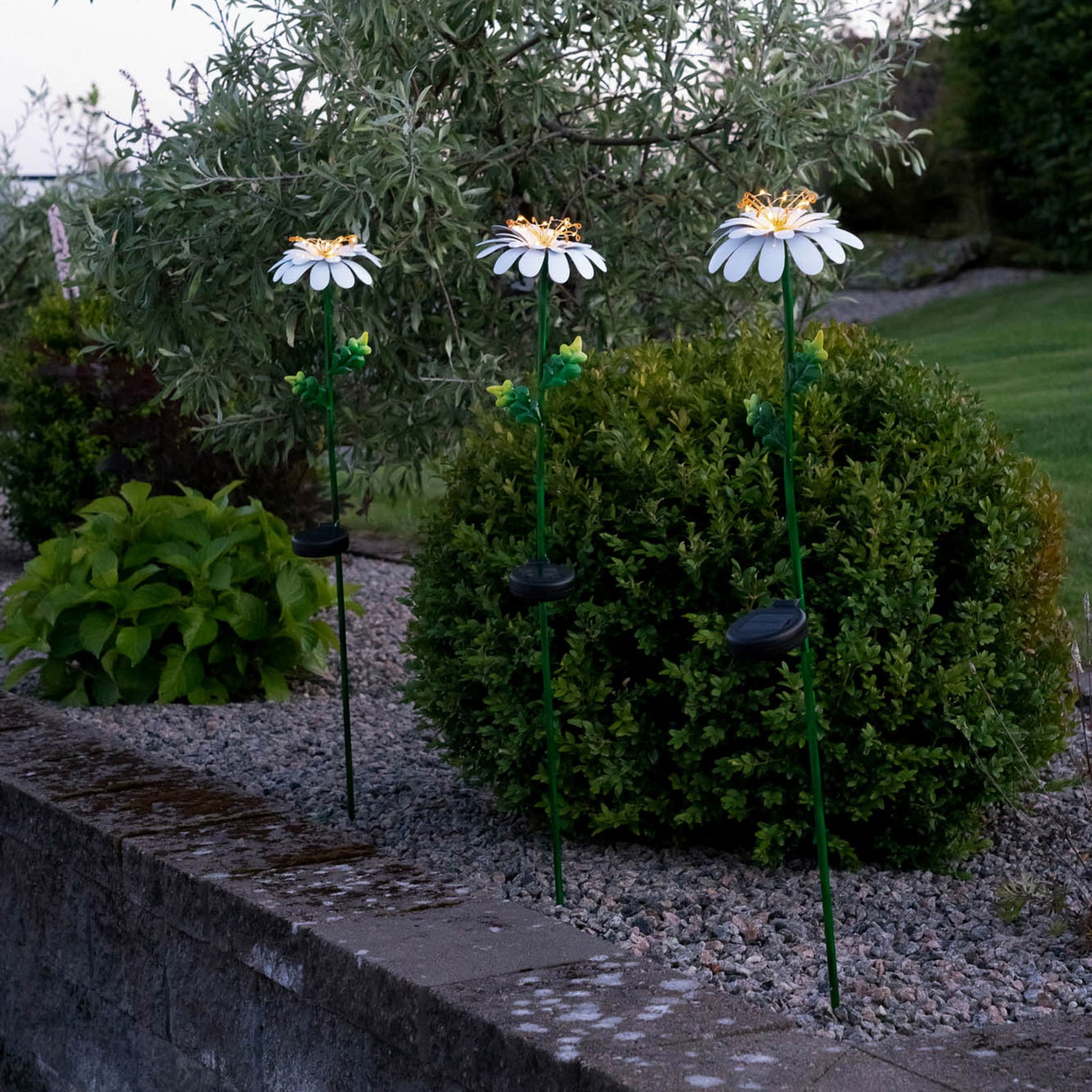 LED solcellelampe Daisy blomsterform 77 cm IP44 med skumringssensor