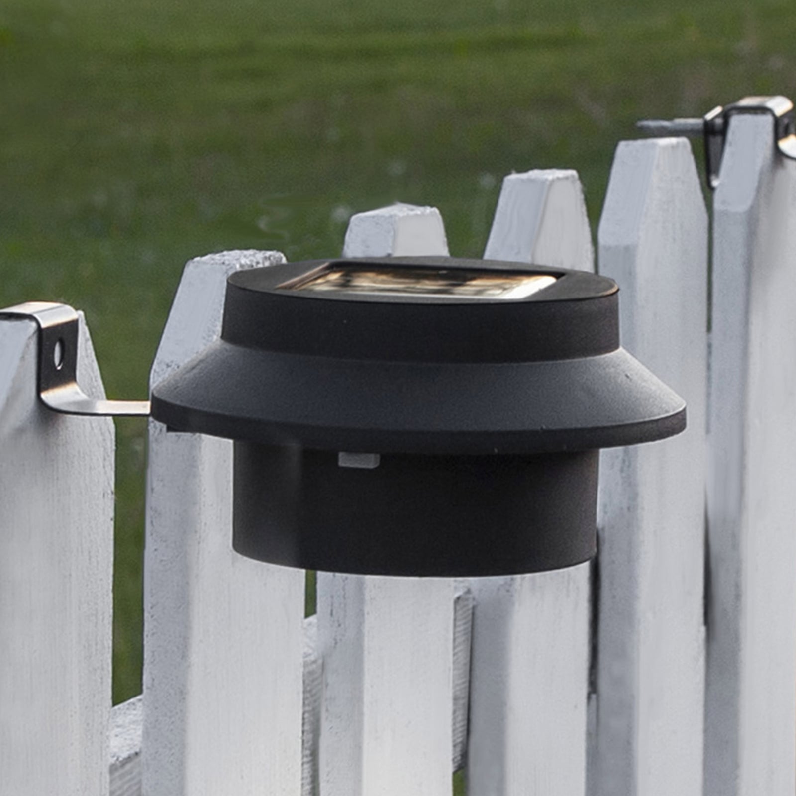 LED solcellelampe Fency med skumringssensor IP44 forfra