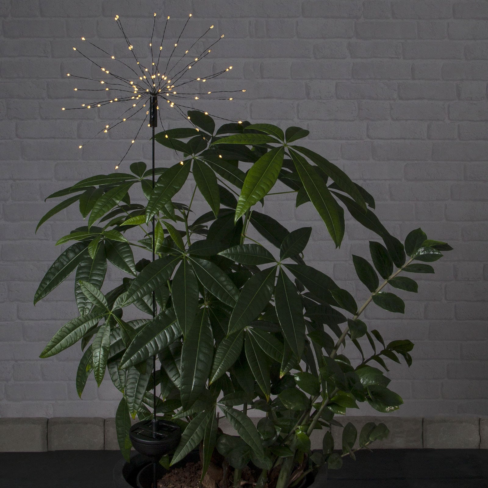LED solcellelampe Firework med jordspyd svart 100 cm jordspyd detalj