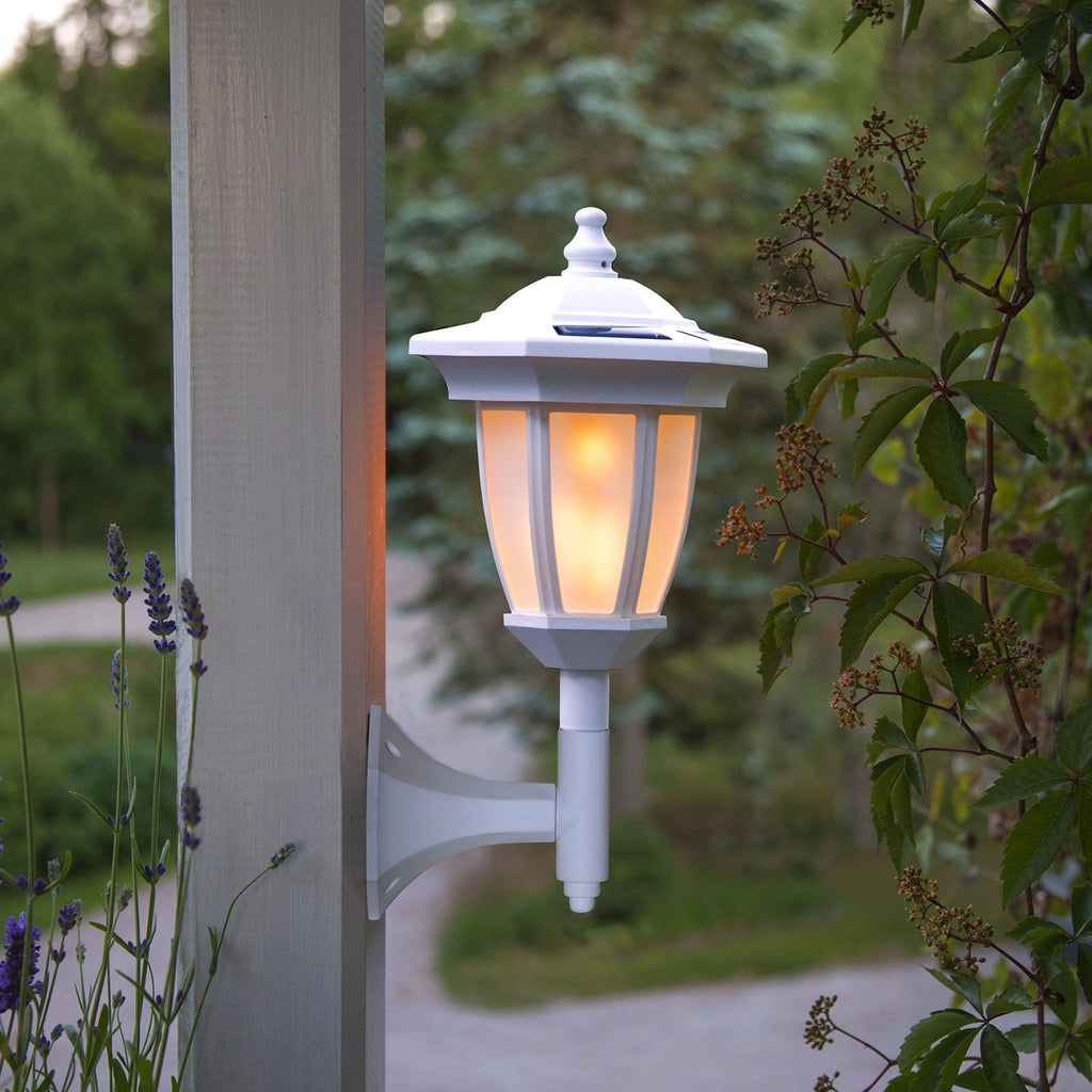 Montert LED solcellelampe Flame 4-i-1 hvit plast IP44 i hage