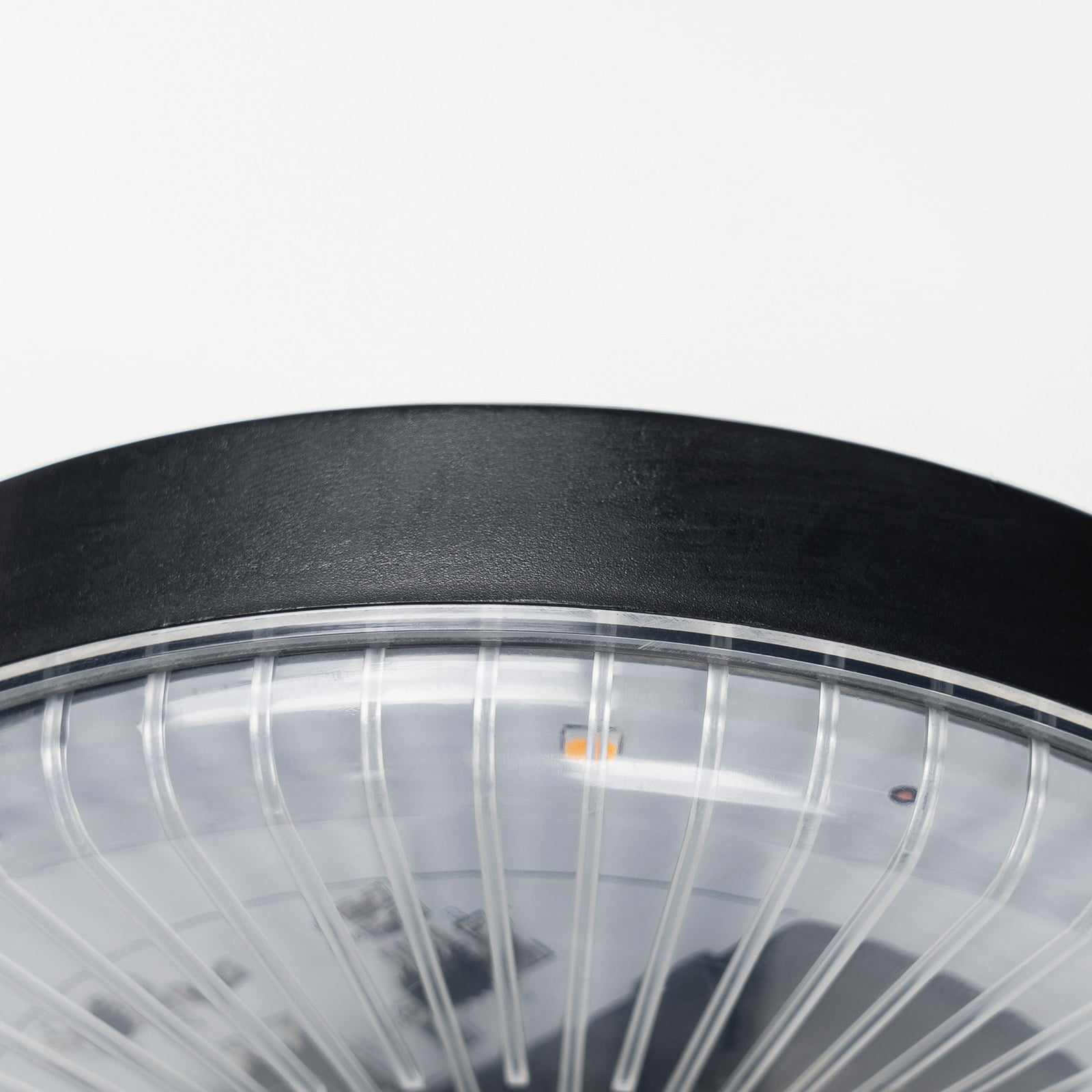 LED solcellelampe Glenios med spyd svart spyd detalj