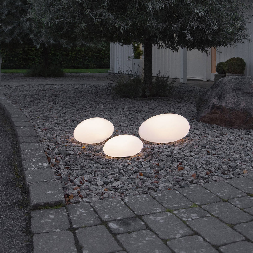 Detalj av LED solcellelampe Globy steinform hvit 26,5 cm IP44