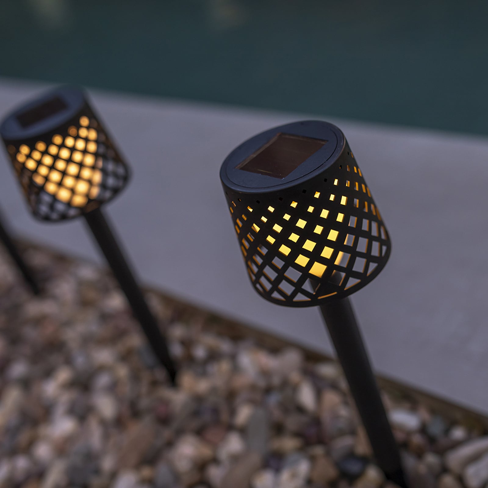 LED solcellelampe Gretita svart 4-pk nærbilde av skjerm
