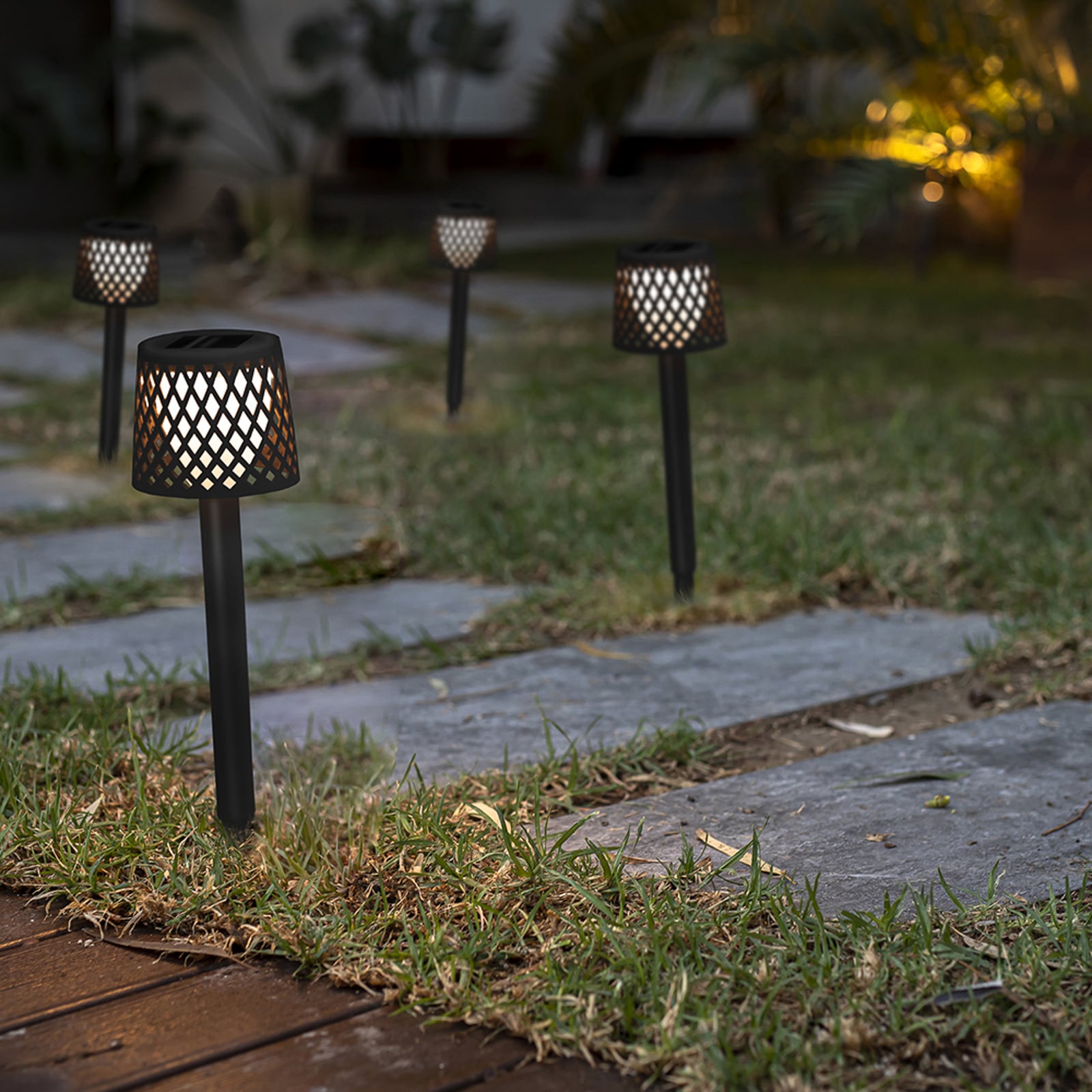 LED solcellelampe Gretita svart 4-pk montert utendørs