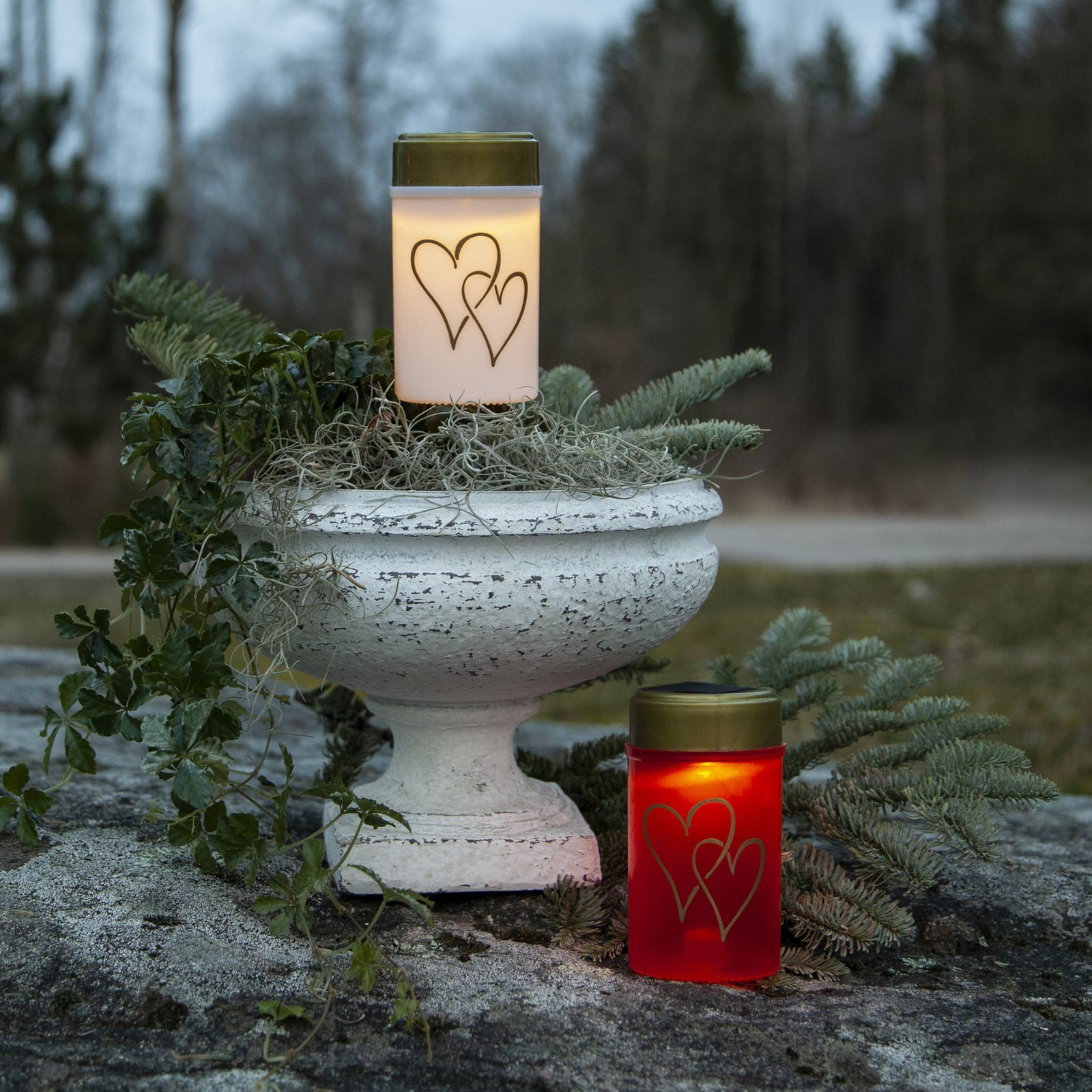 LED solcellelampe Hearty med spyd hvit/gull 12 cm nærbilde av LED-lys