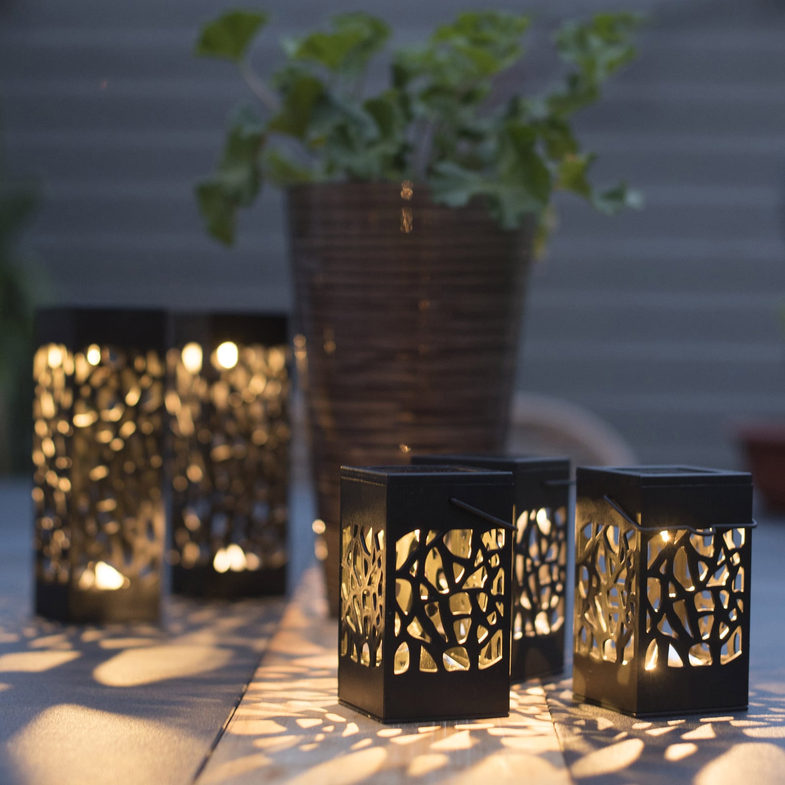LED solcellelampe Izola Mini svart 3-pack detalj av bryter