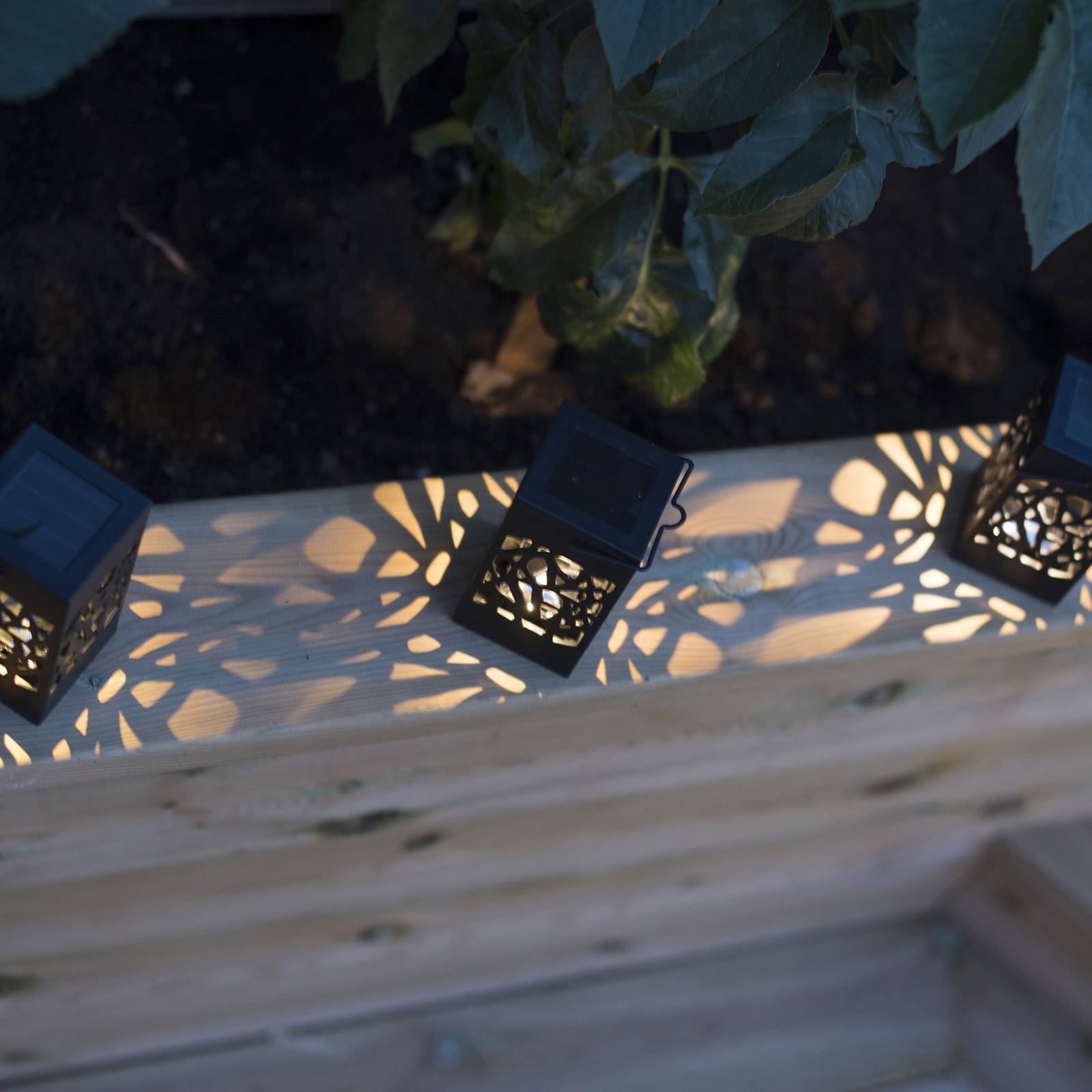 LED solcellelampe Izola Mini svart 3-pack nærbilde av LED-lyskilde