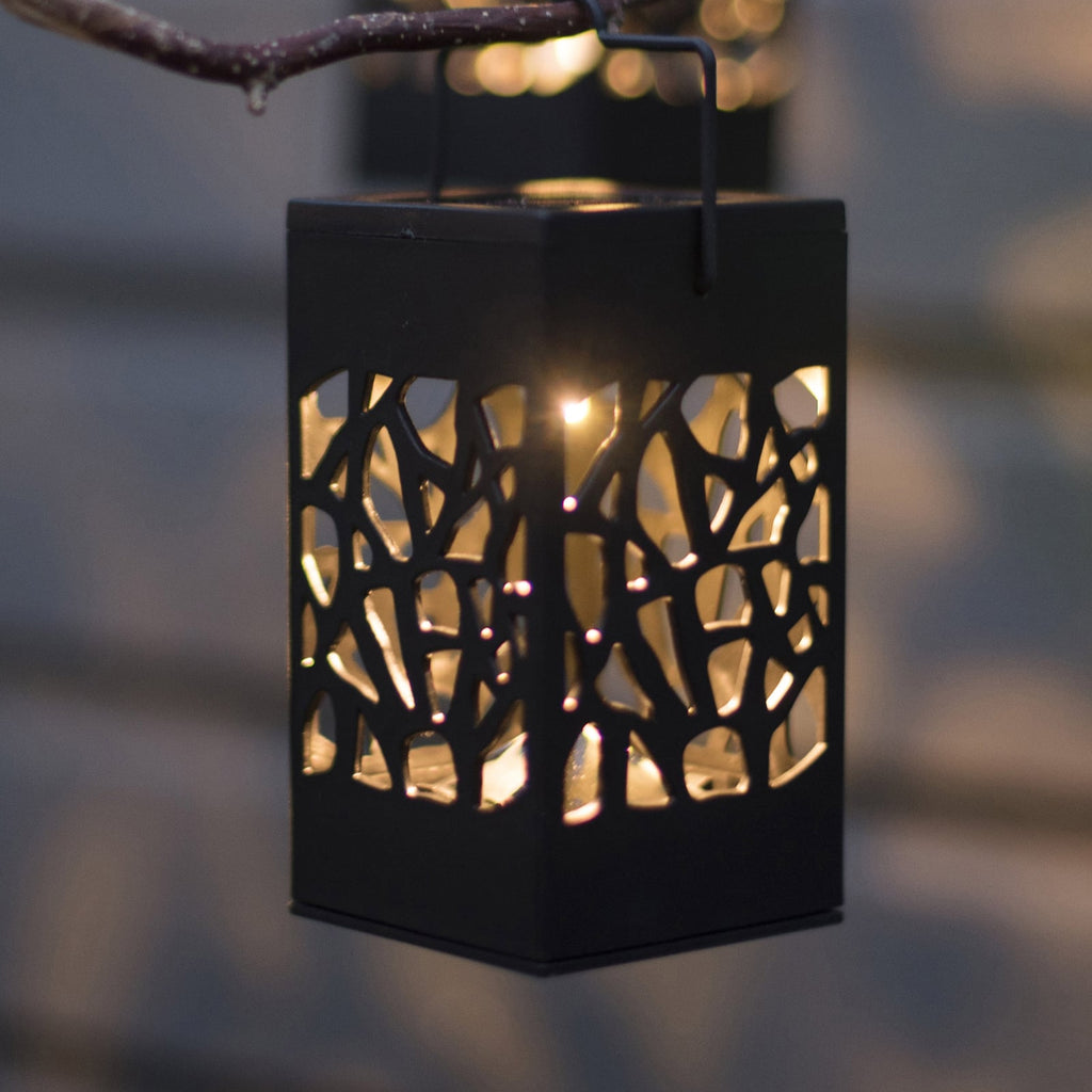 LED solcellelampe Izola Mini svart 3-pack på terrasse