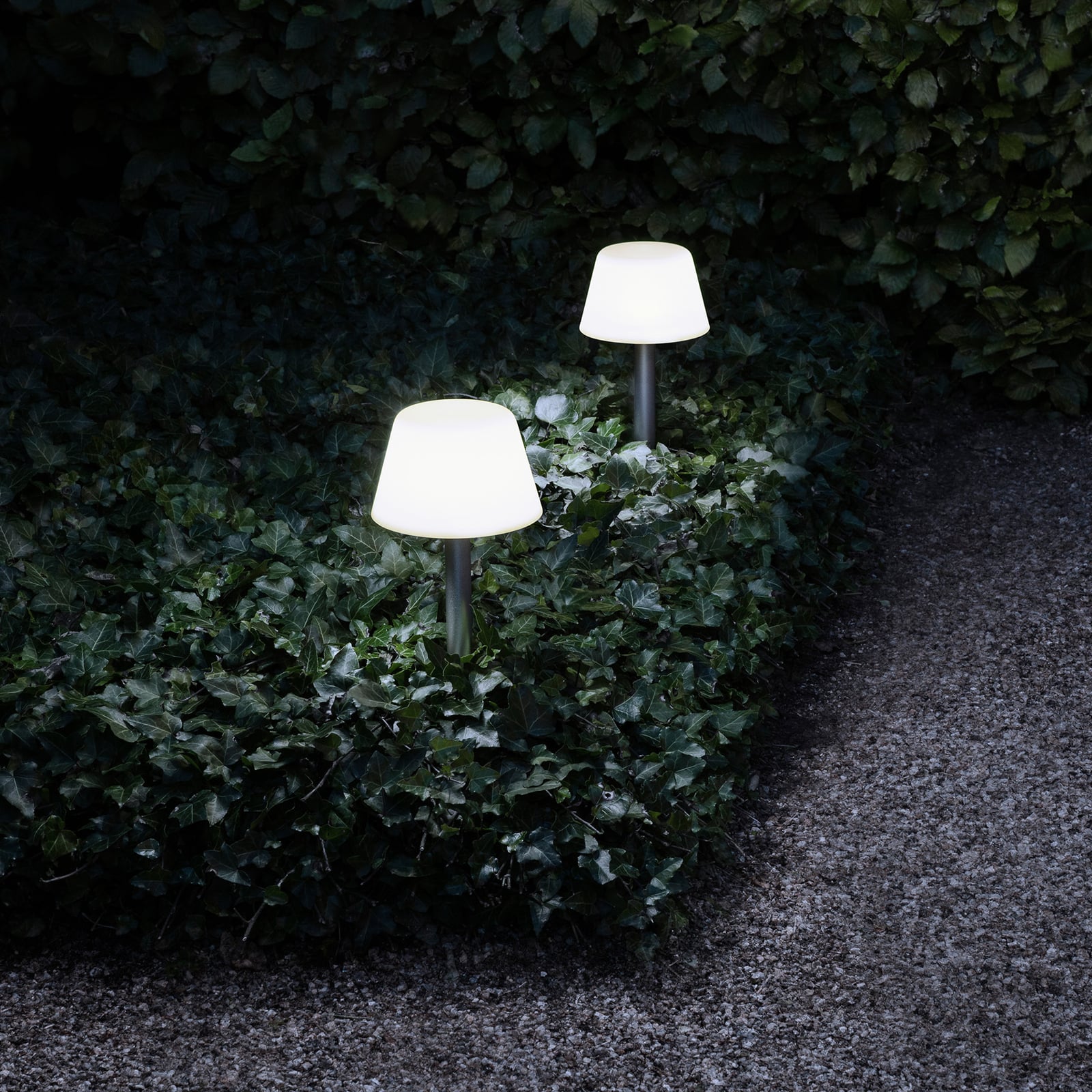 LED solcellelampe med jordspyd opalhvit IP65 Ø14 cm - Eva Solo bakside
