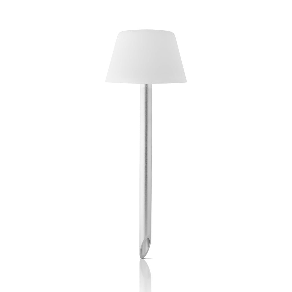 LED solcellelampe med jordspyd opalhvit IP65 Ø14 cm - Eva Solo nærbilde av jordspyd
