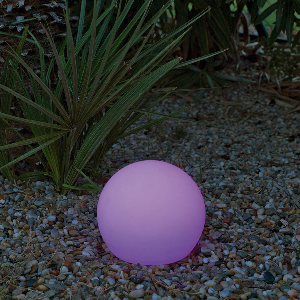Detalj av LED solcellelampe kule dimbar RGB Ø20 cm IP65 - Newgarden