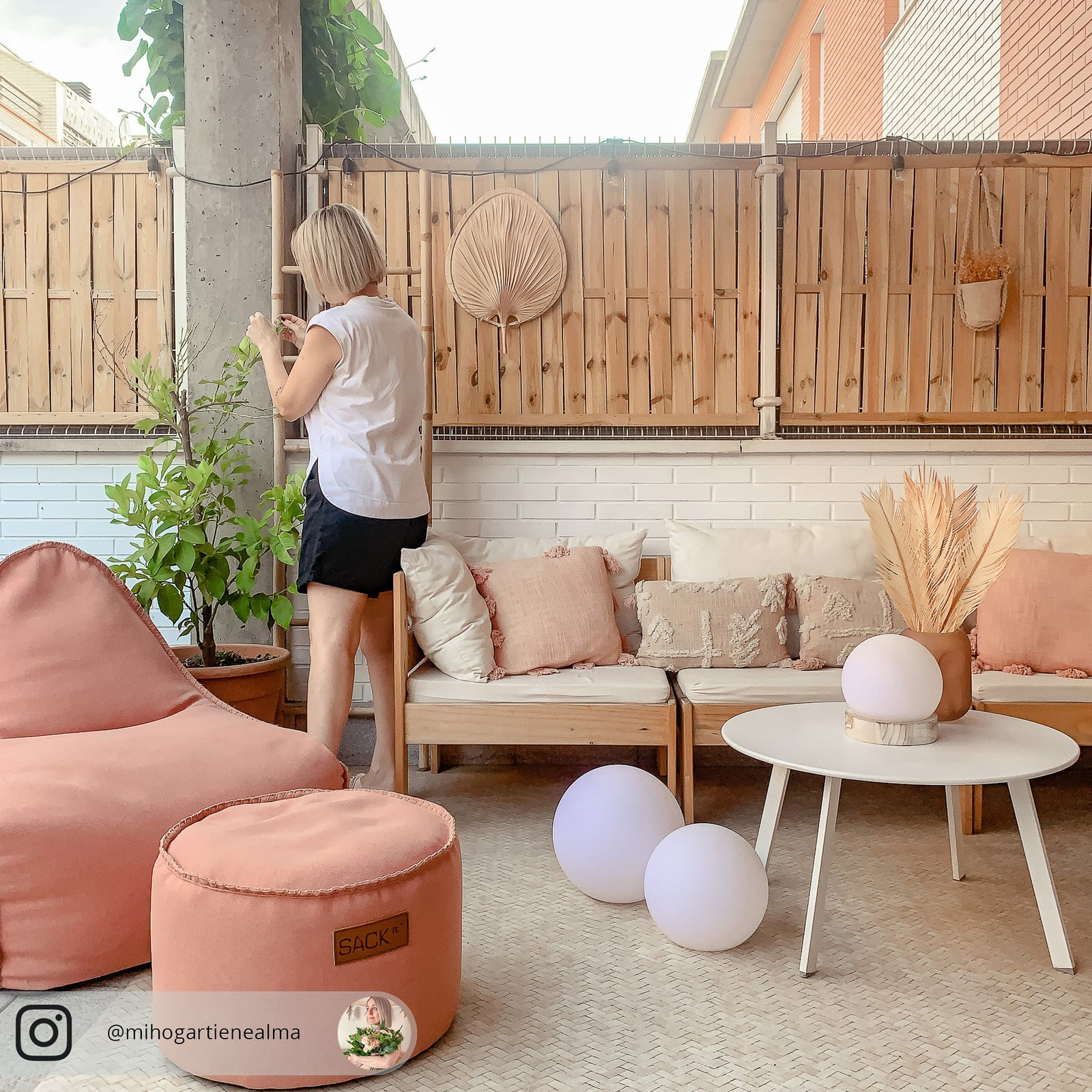 LED solcellelampe Lago kule 3-er sett med jordspyd IP44 i blomsterpotte