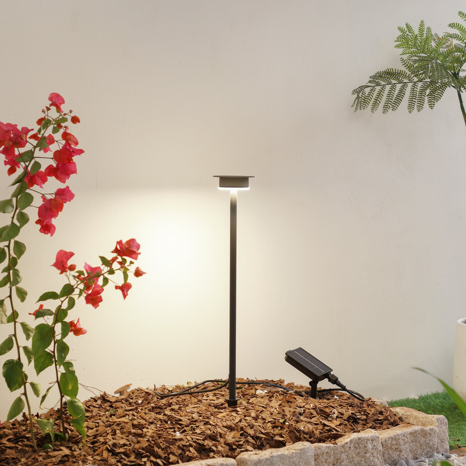 LED solcellelampe Lyris aluminium svart Ø10 cm bakside
