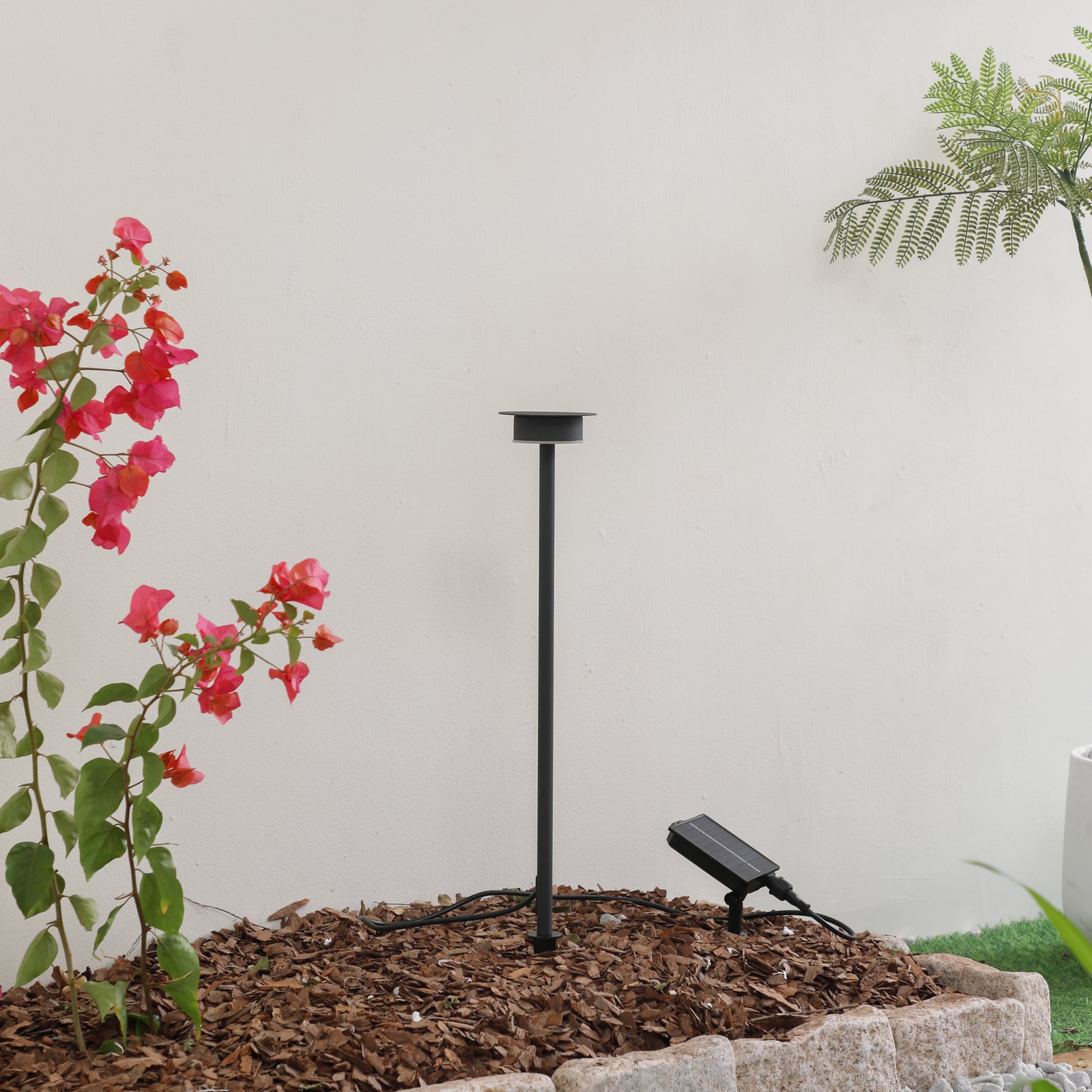 LED solcellelampe Lyris aluminium svart Ø10 cm detalj