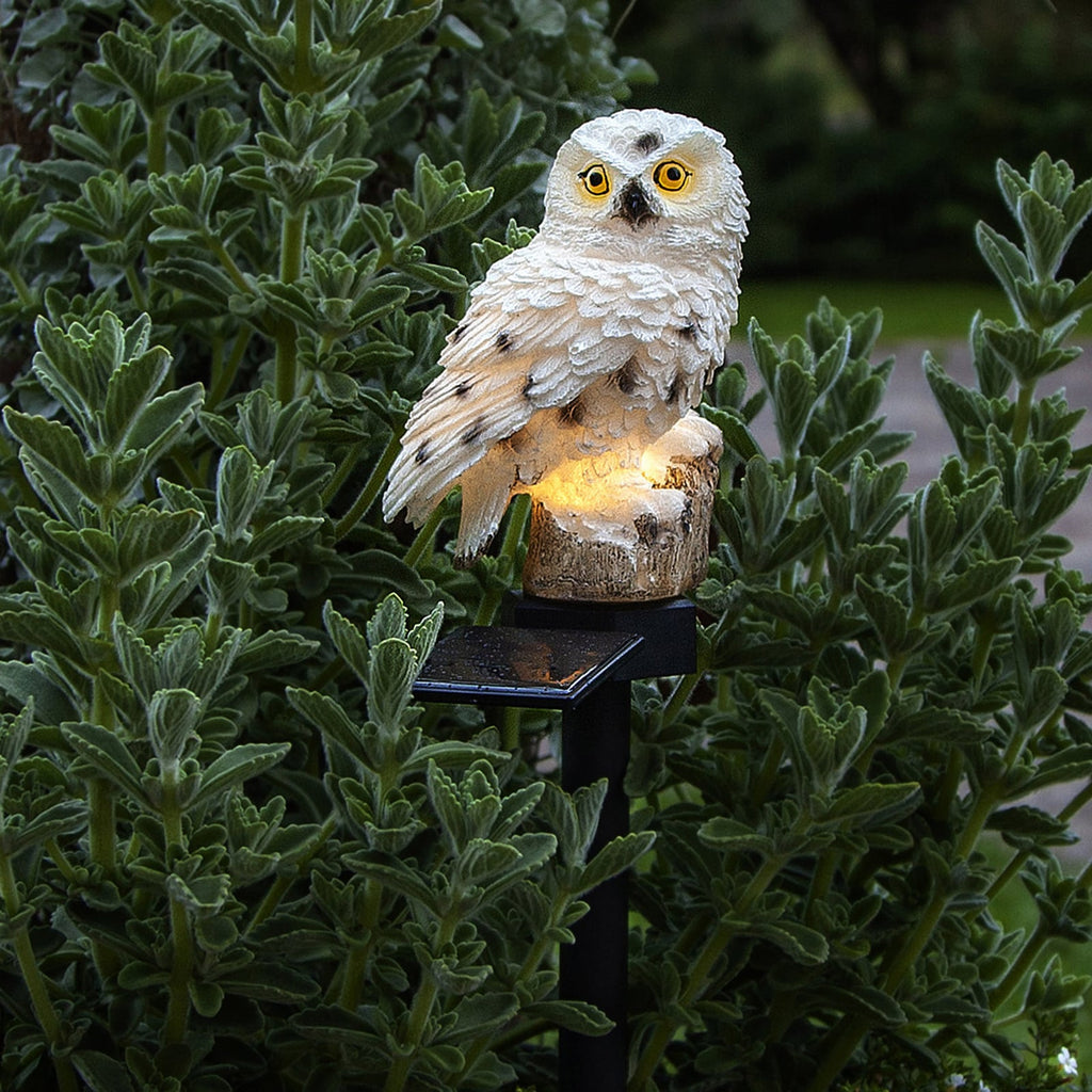 Baksiden av LED solcellelampe Owl med jordspyd