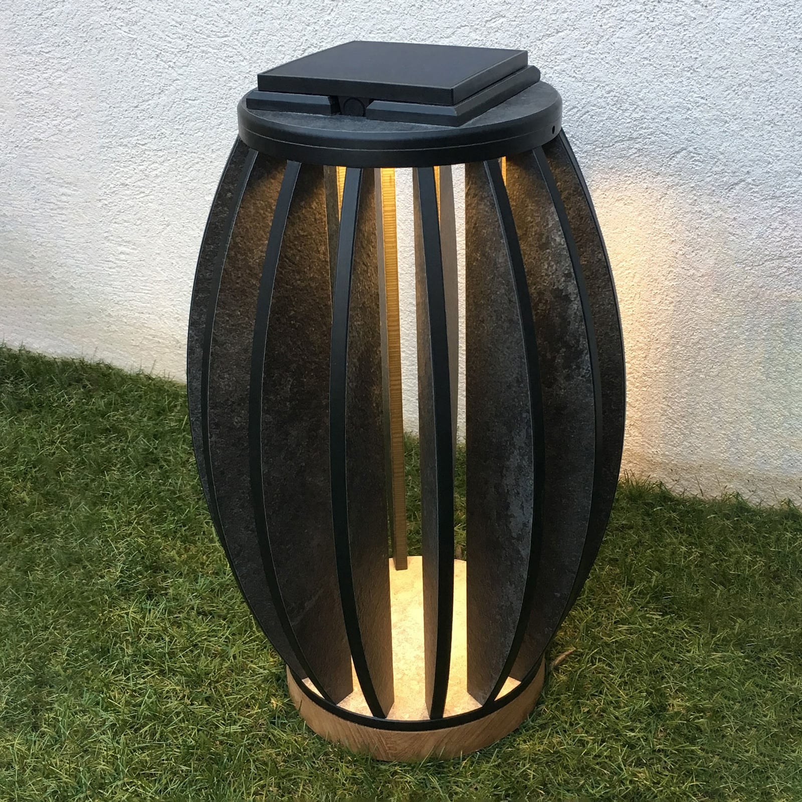LED solcellelampe Pastek teak med bevegelsessensor IP55 forfra