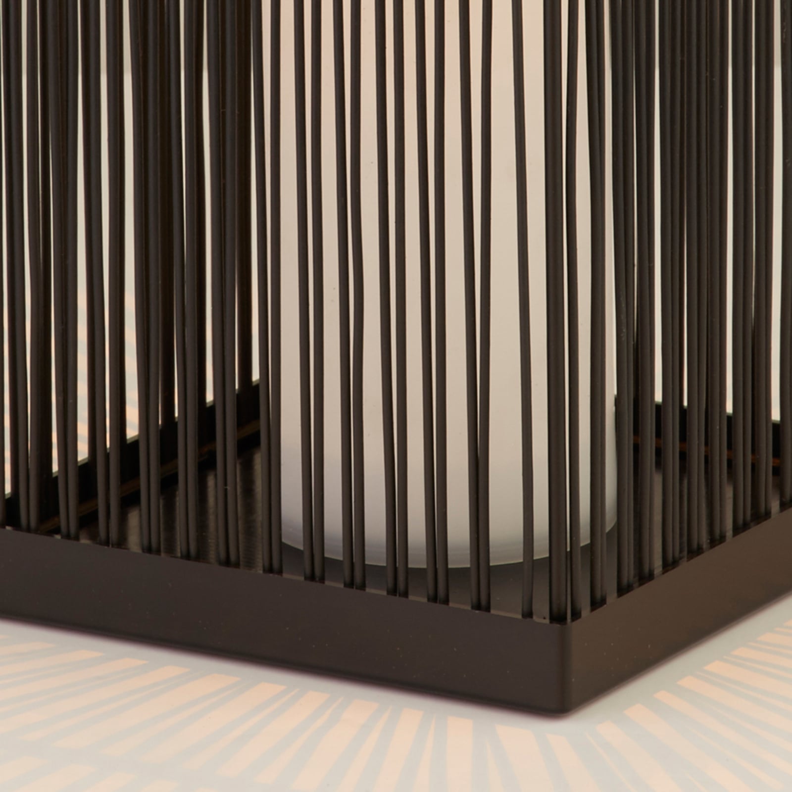 Detalj av LED solcellelampe Sophelia rotting svart