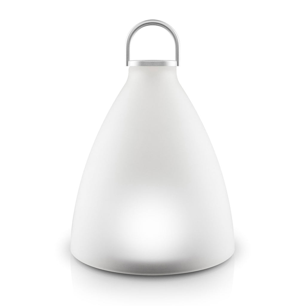 Montert LED solcellelampe SunLight Bell ute i hage