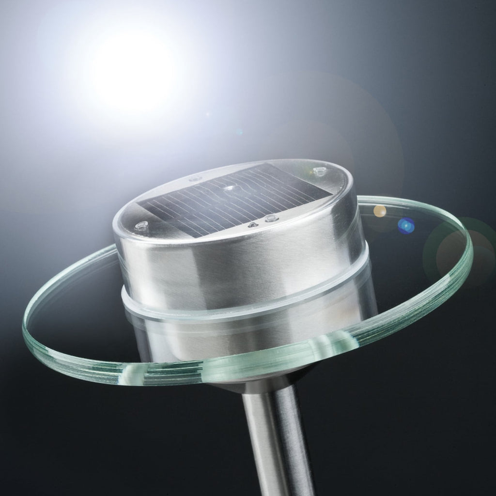LED solcellelampe Ufo med jordspyd rustfritt stål IP44 montert i hage