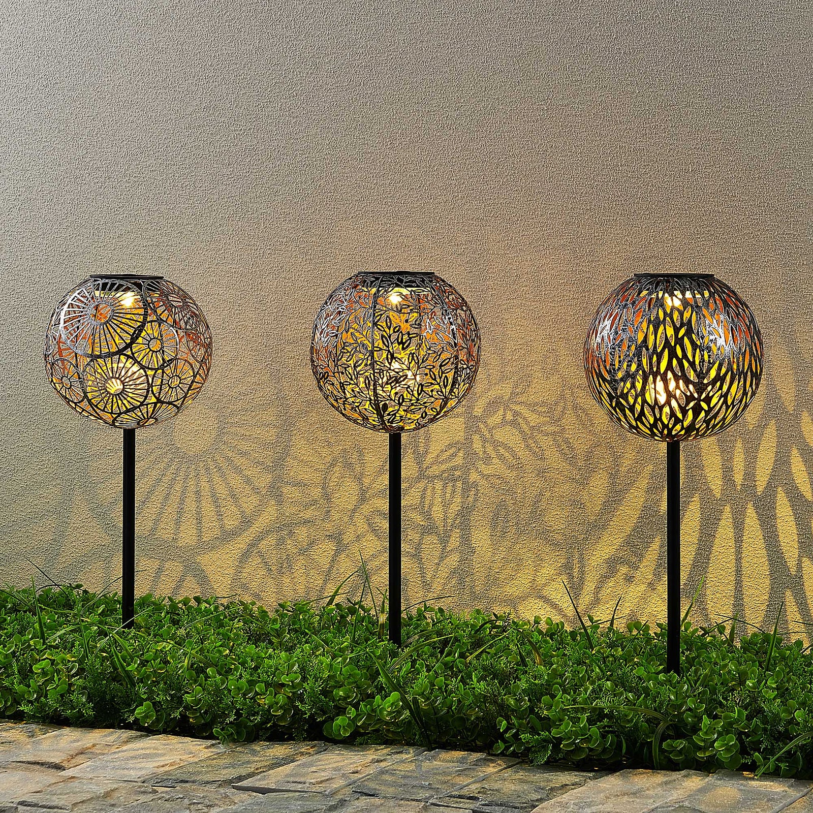 LED solcellelampe Vilani 3er-sett kuleform 54 cm IP44 forfra