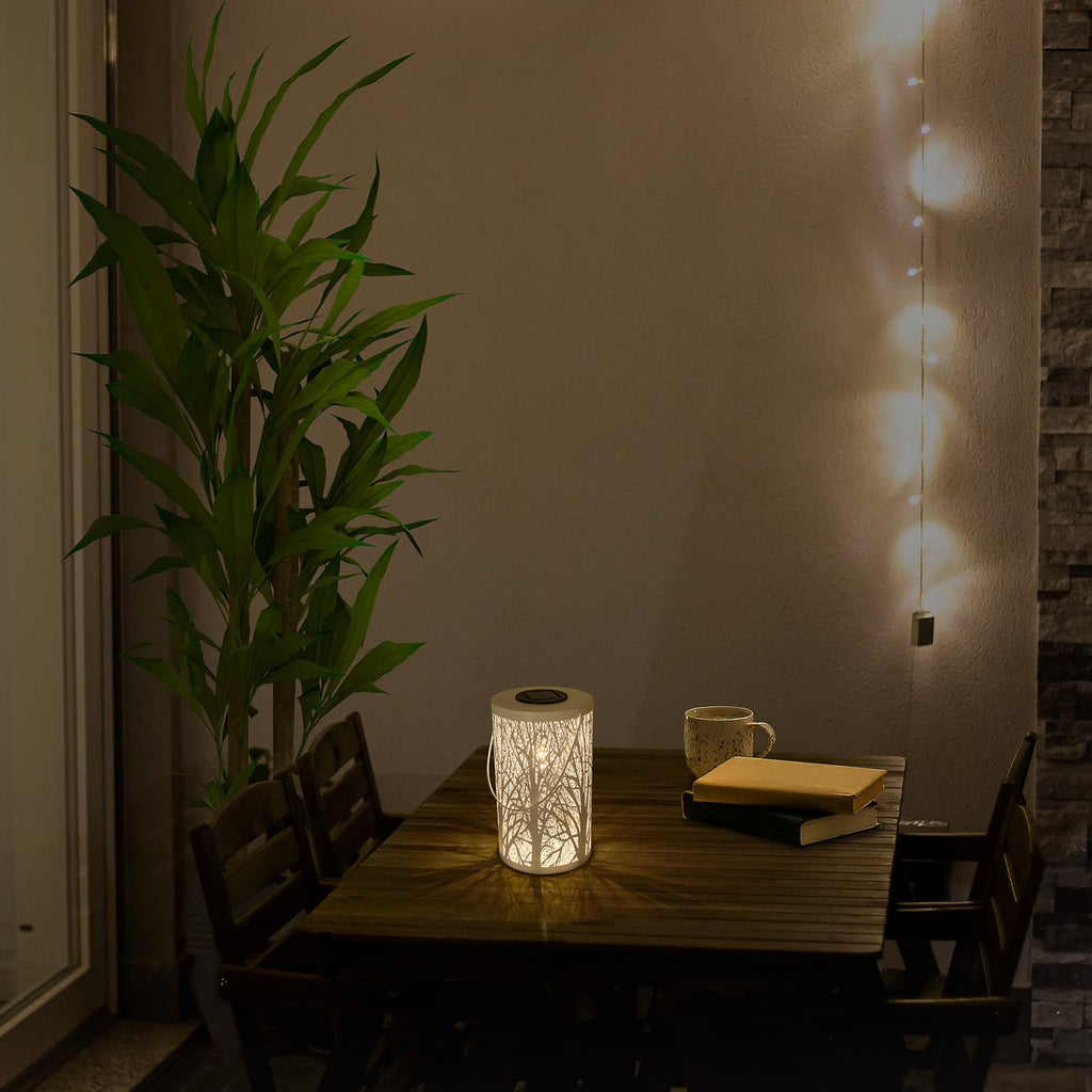 LED solcellelykt med skogmotiv hvit med bryter