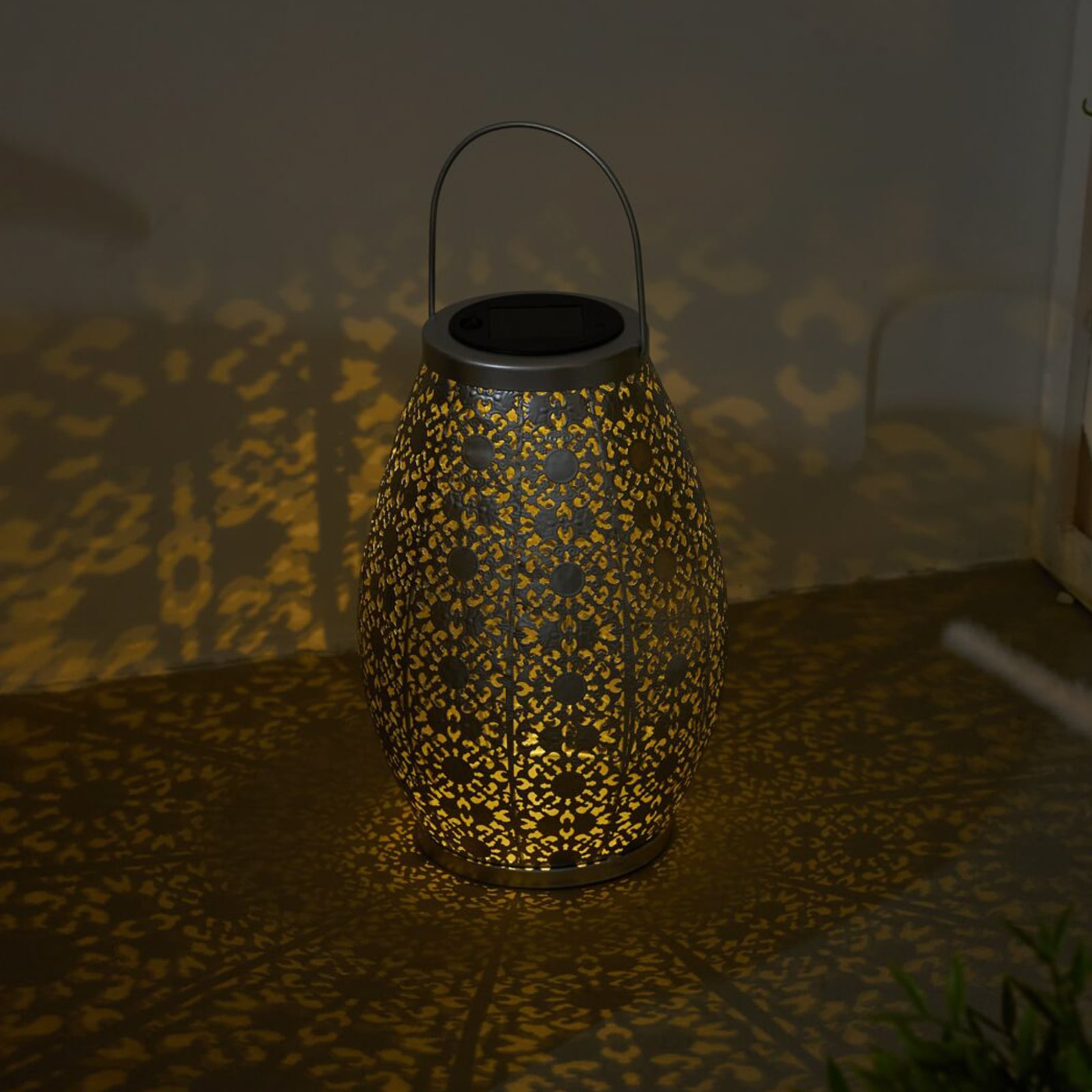 LED solcellelykt sølv metall 27 cm IP44 Pauleen forfra