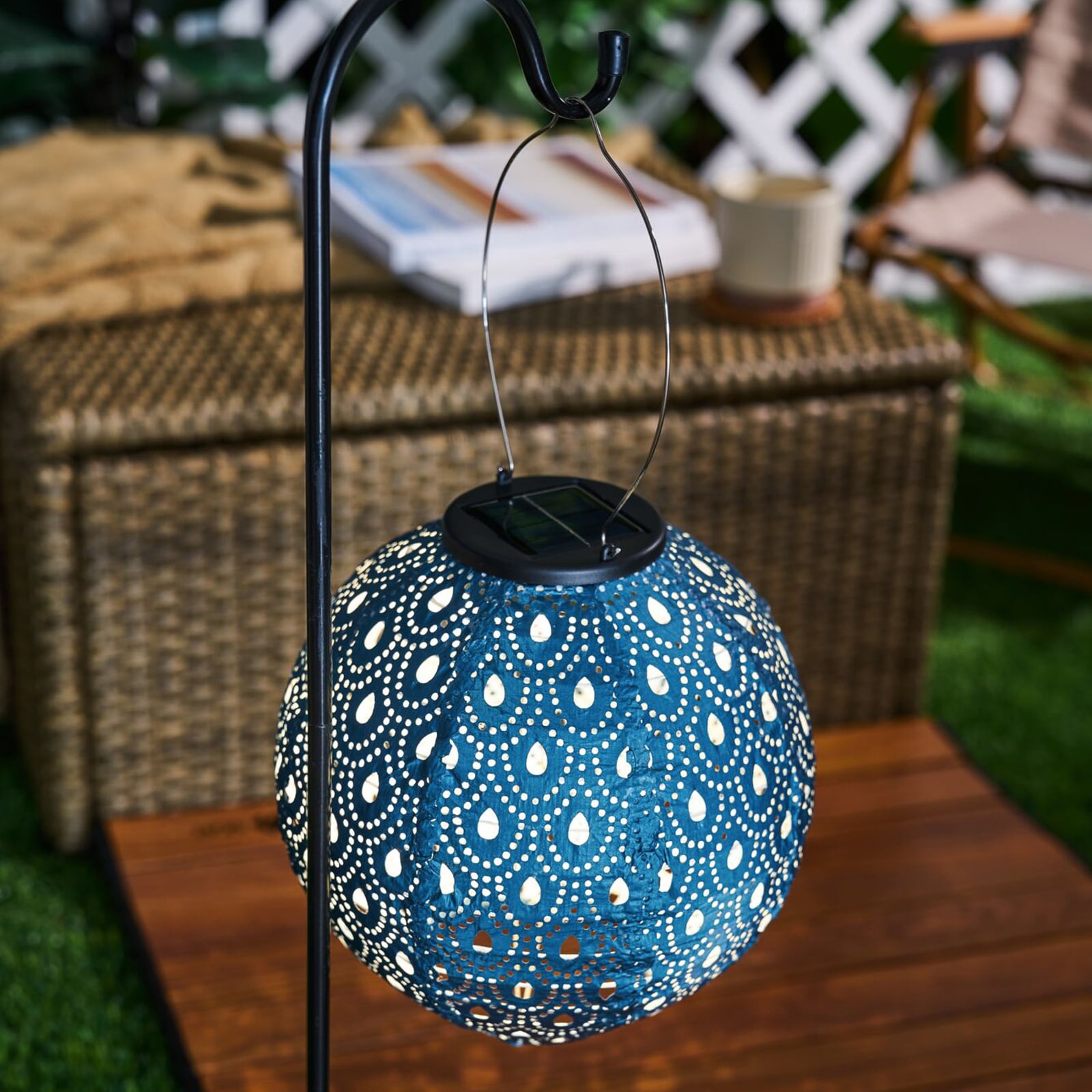 LED solcellelykt Sunshine Charm mørkeblå Ø20 cm forfra