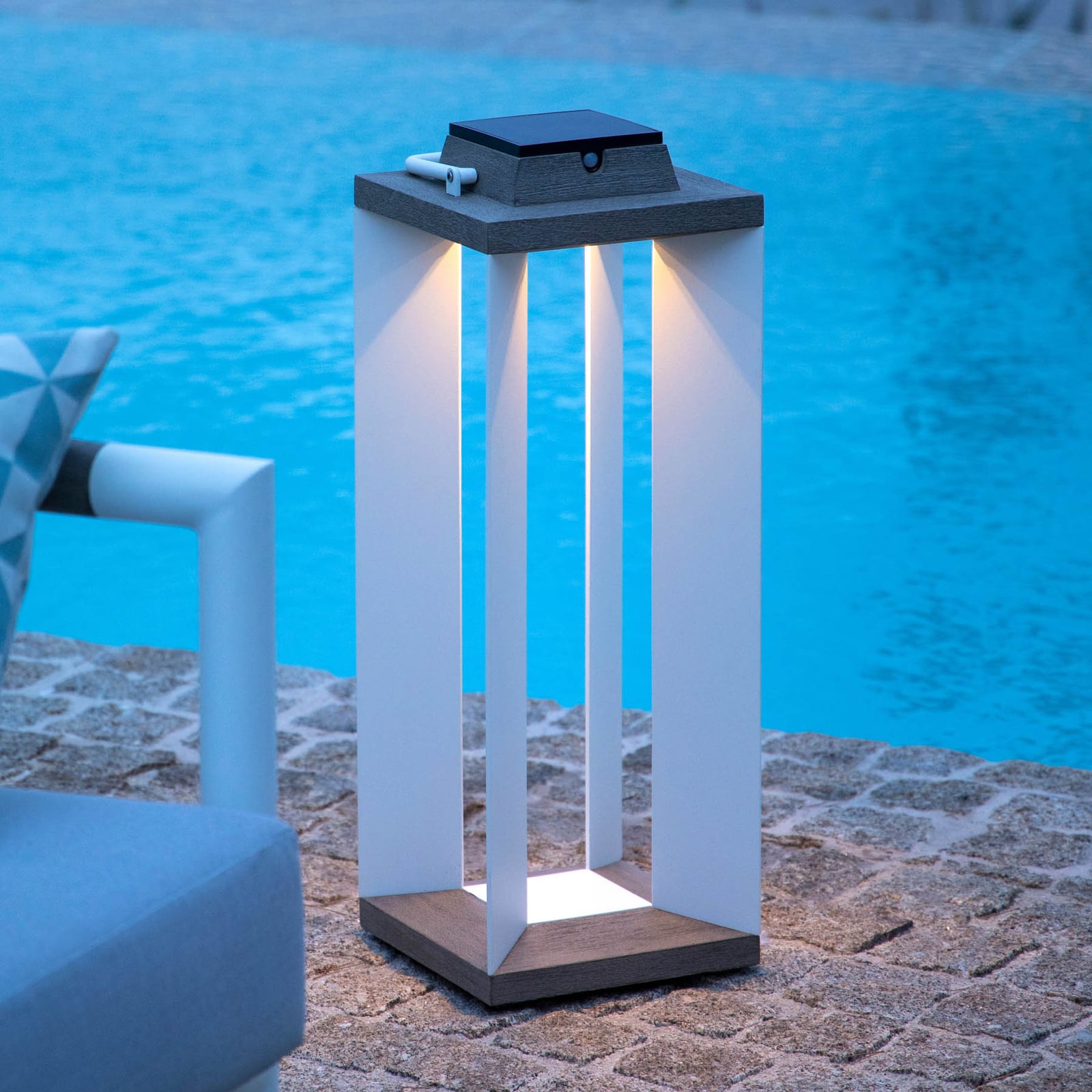LED solcellelykt Teckalu aluminium hvit 65,5 cm forfra