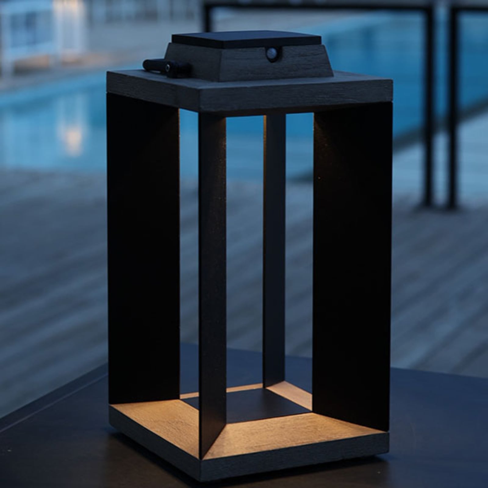 LED solcellelykt Teckinox teak/stål detalj av materialer