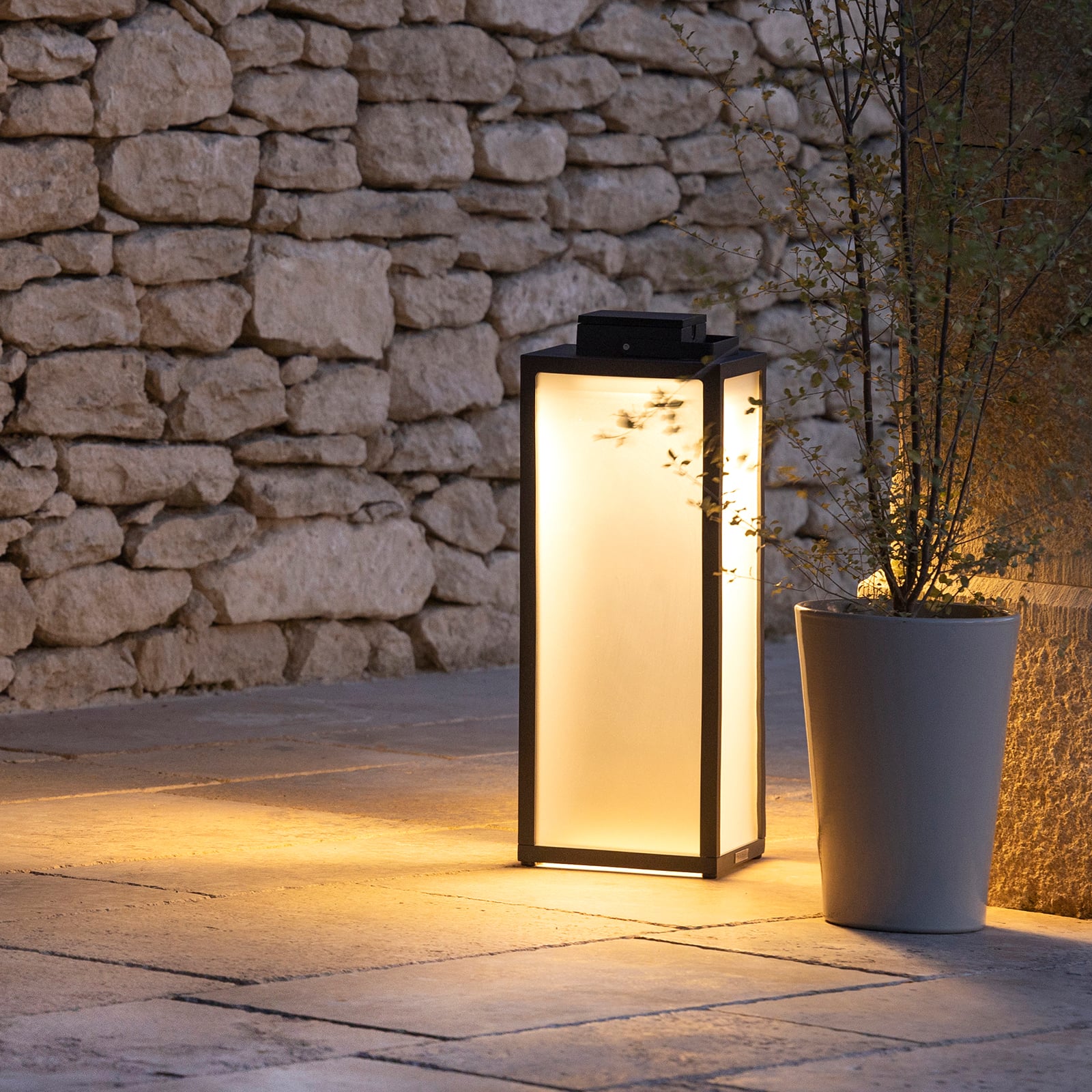 LED solcellelykt Tradition antrasitt aluminium 65 cm bakside
