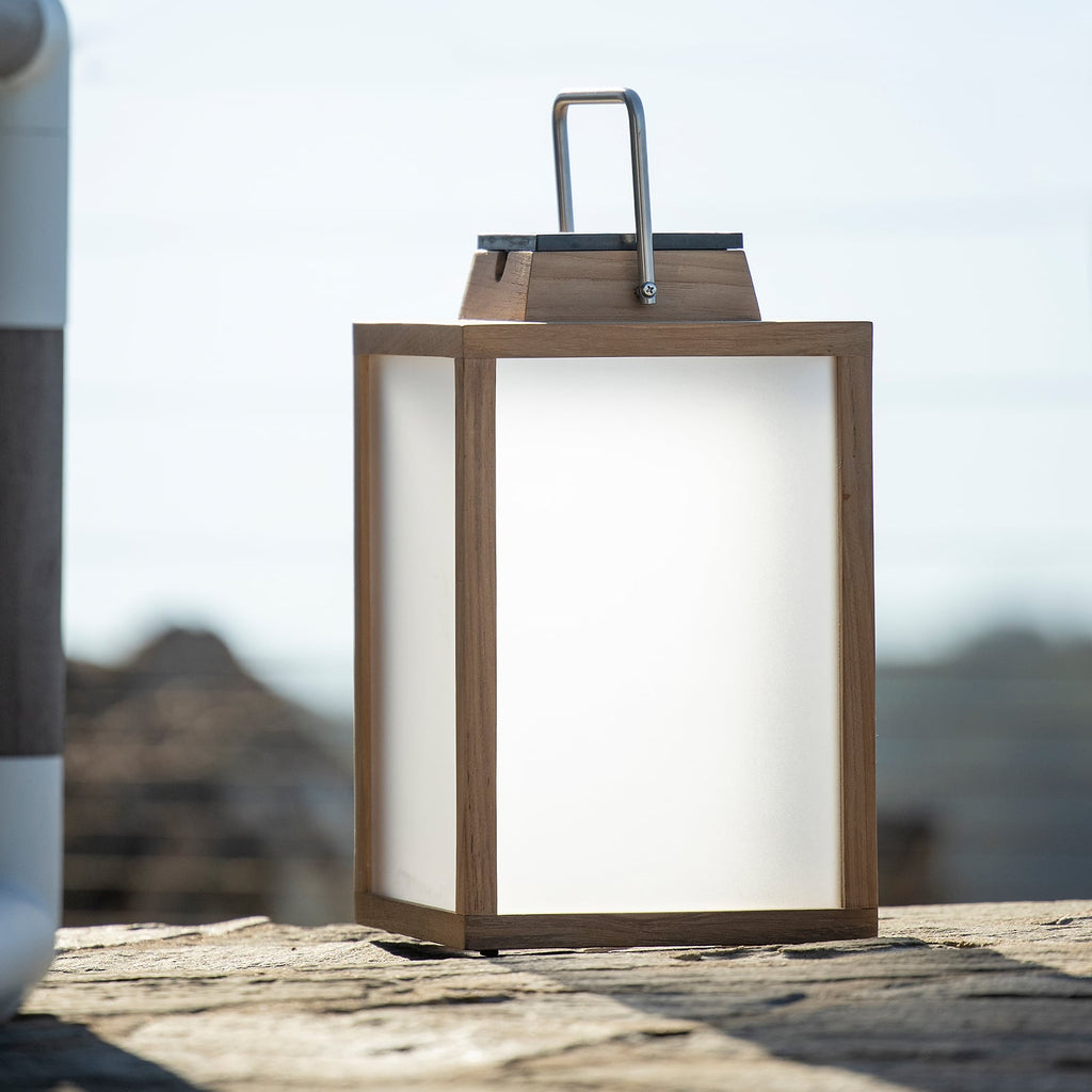 LED solcellelykt Tradition teaktre dimbar H40 cm IP55 bakside