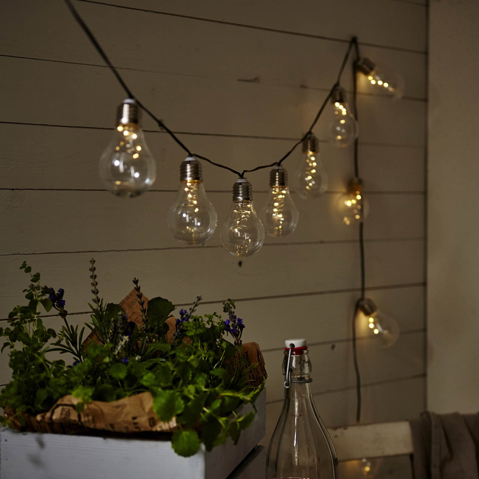 LED solcellelyslenke Glow klar varmhvit 190 cm IP44 med kabeldetalj