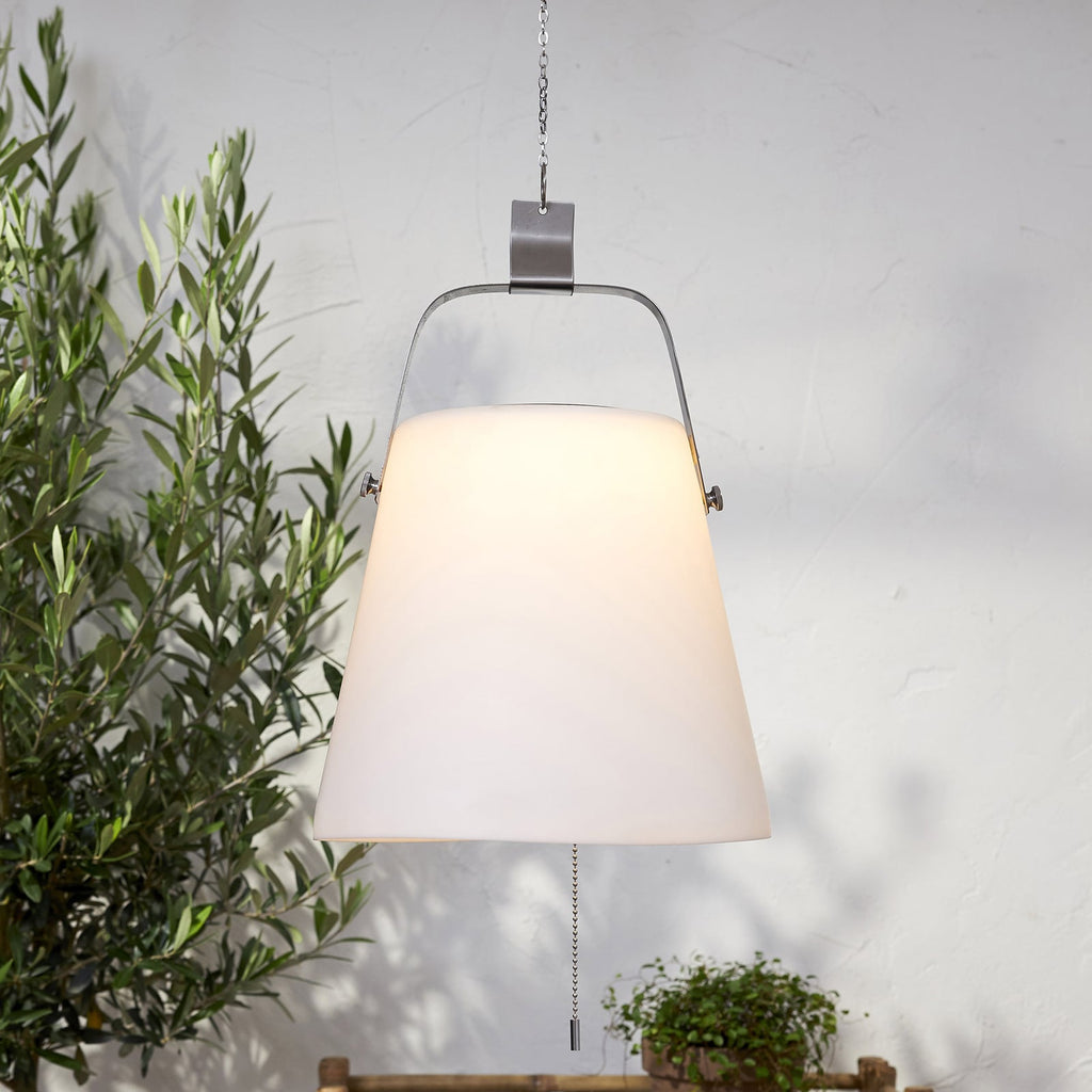 LED solcellependellampe Solia Ø28 cm sølv/hvit IP44 forfra