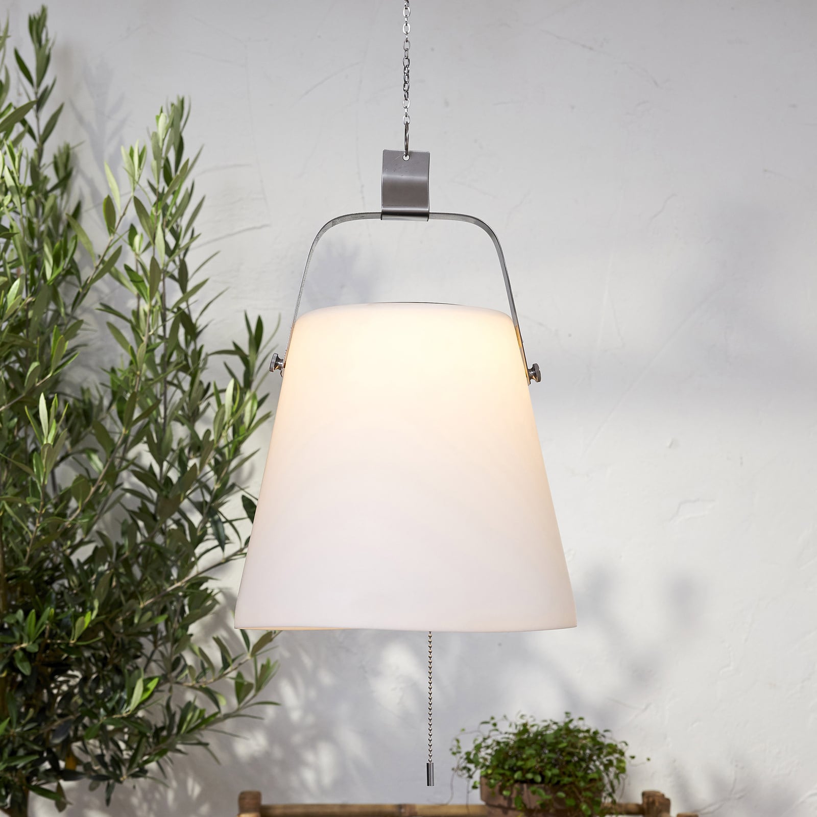 LED solcellependellampe Solia Ø28 cm sølv/hvit IP44 forfra