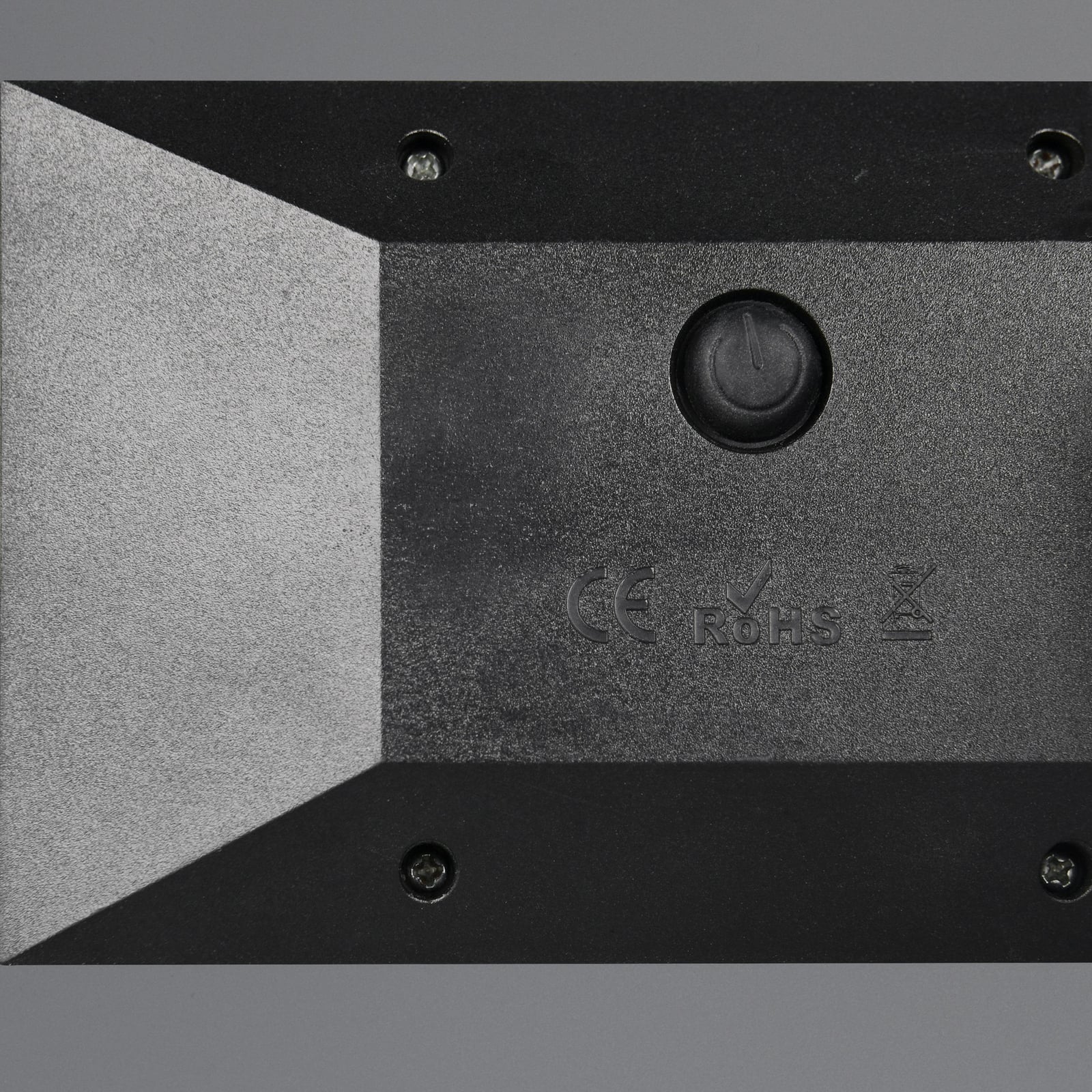 LED solcellespot Festival svart matt RGB med sensor IP44 montert i hage