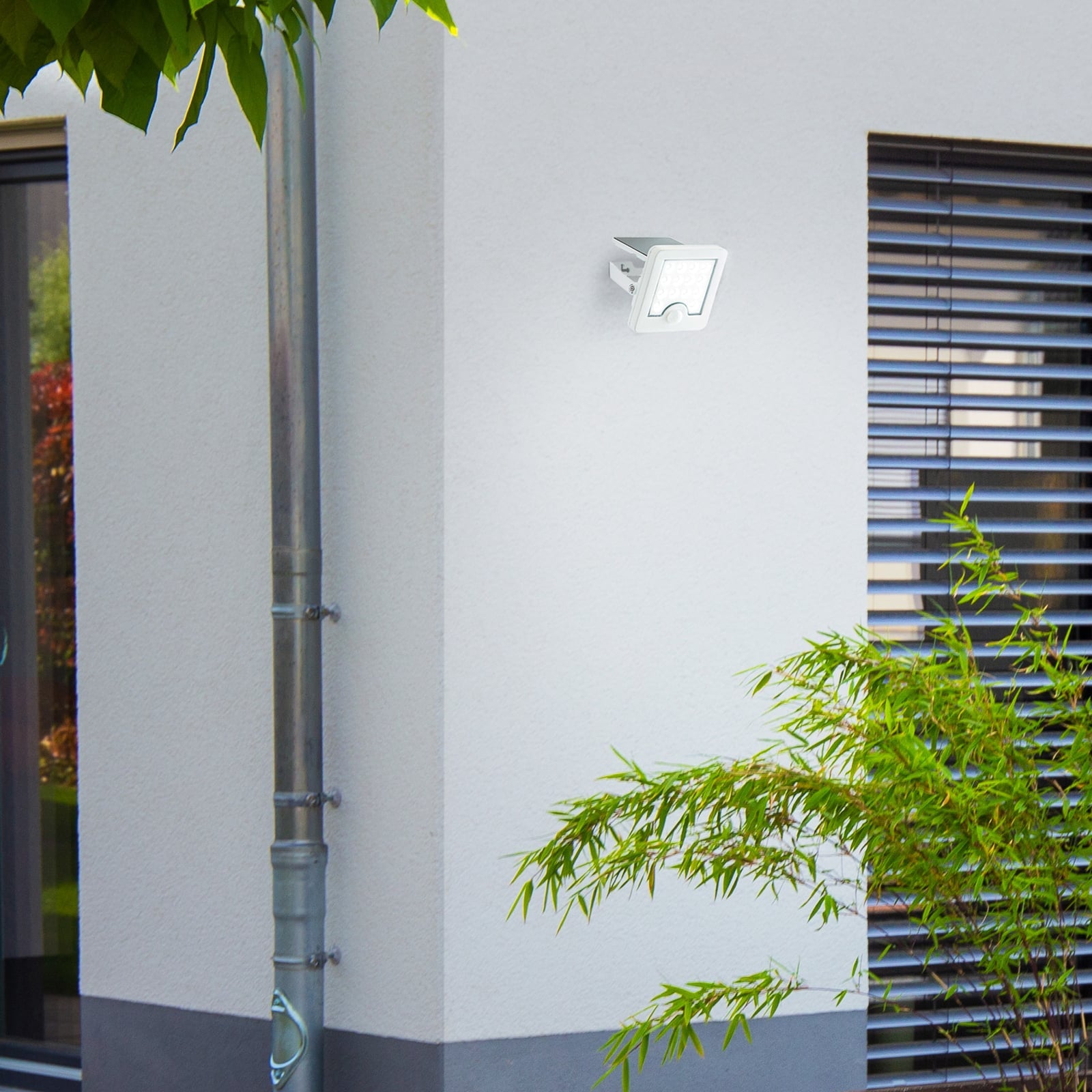 LED solcellespot Luton med bevegelsessensor hvit IP65 bakside