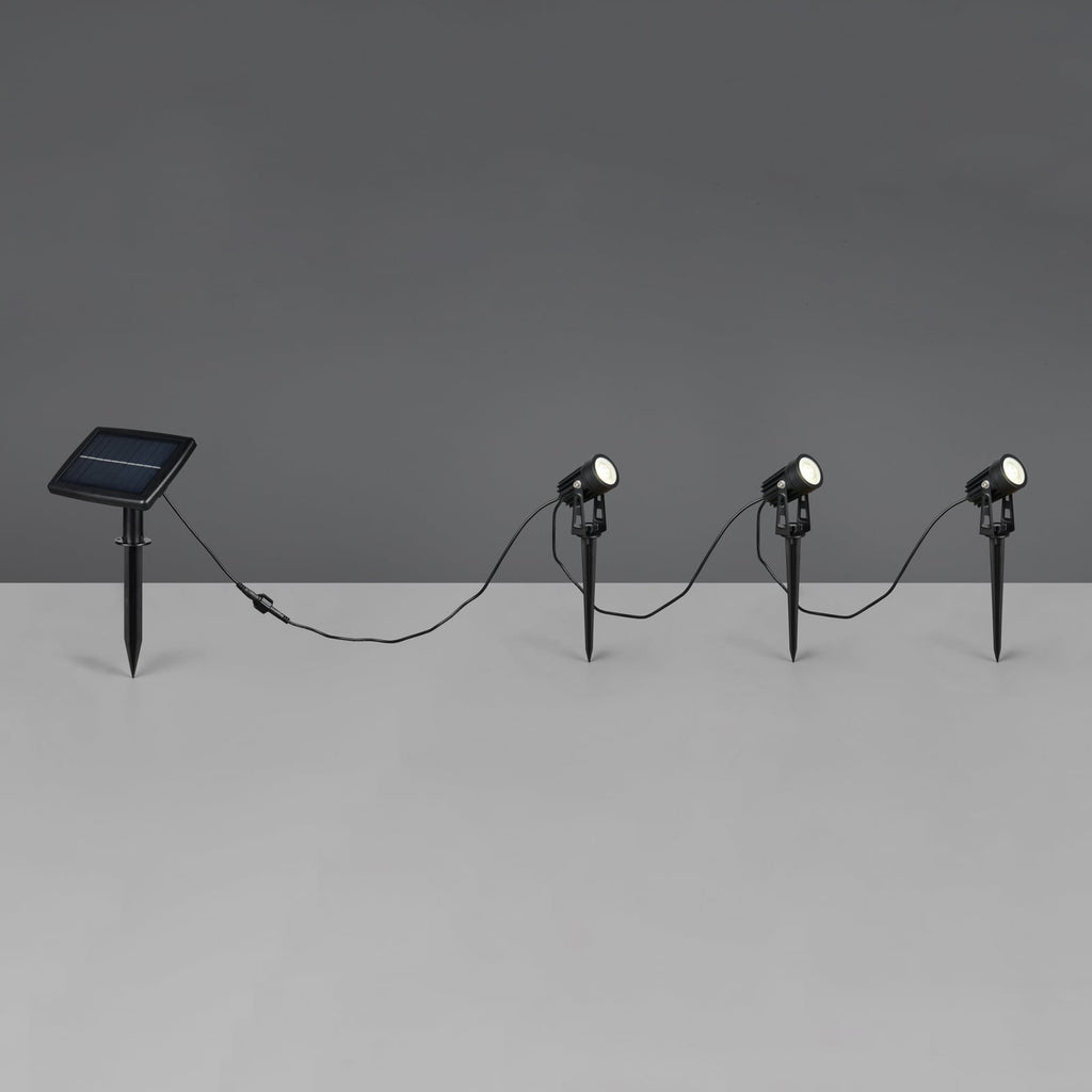 LED solcellespot Obidos 3-pack svart matt aluminium montert i hage
