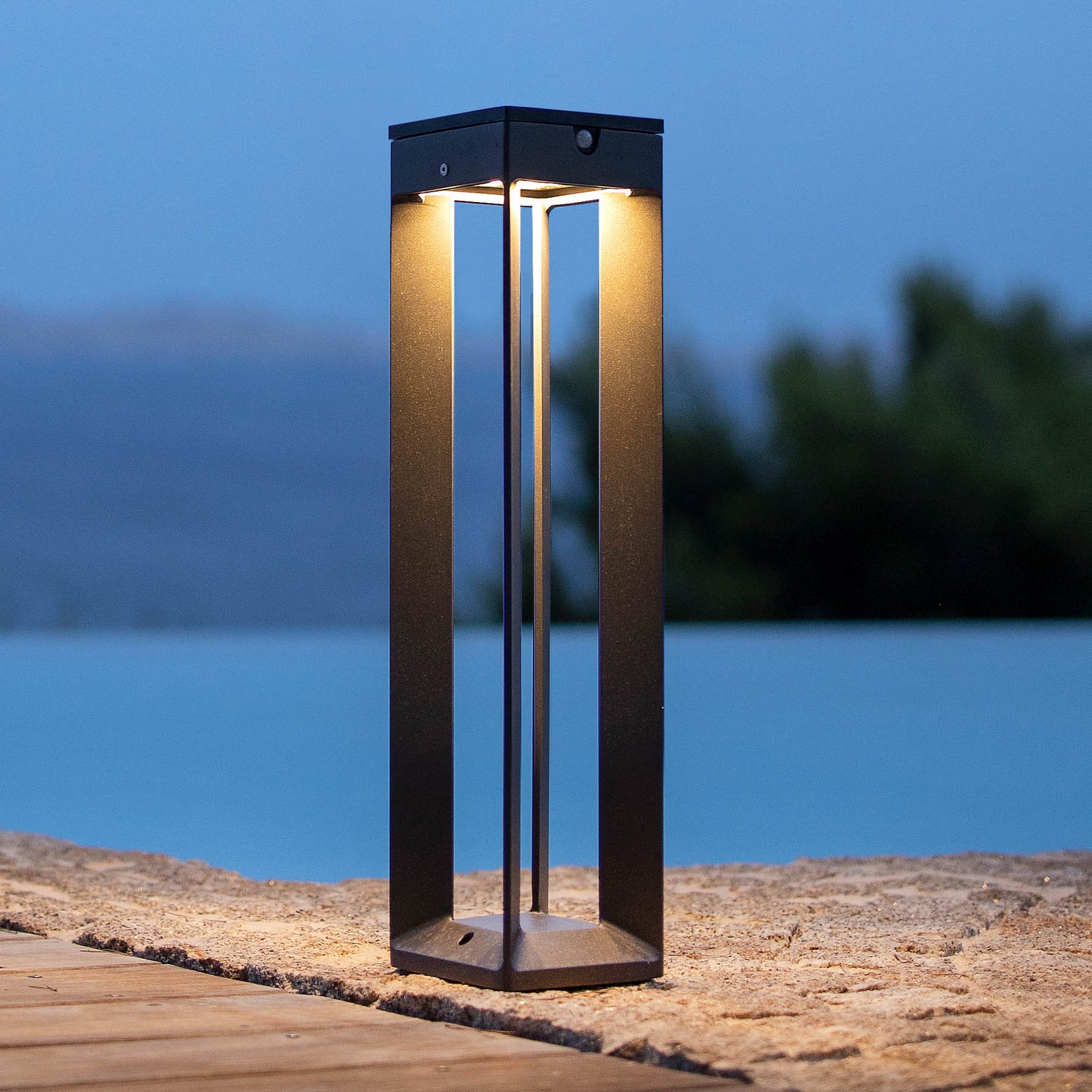 LED solcellestolpelampe Borne med sensor grå 45 cm forfra