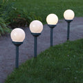 LED solcellestolpelampe Globus forfra med svart og hvitt design