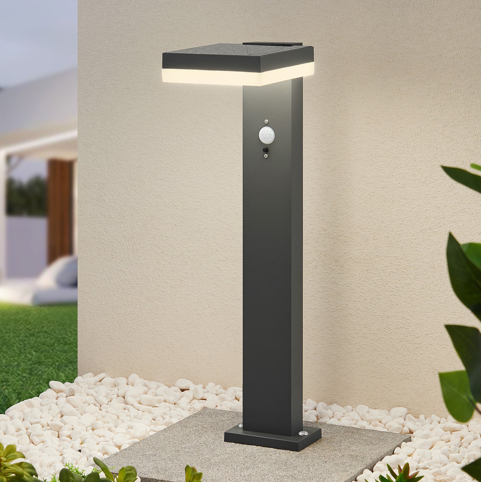 LED solcellestolpelampe Laira med bevegelsessensor front