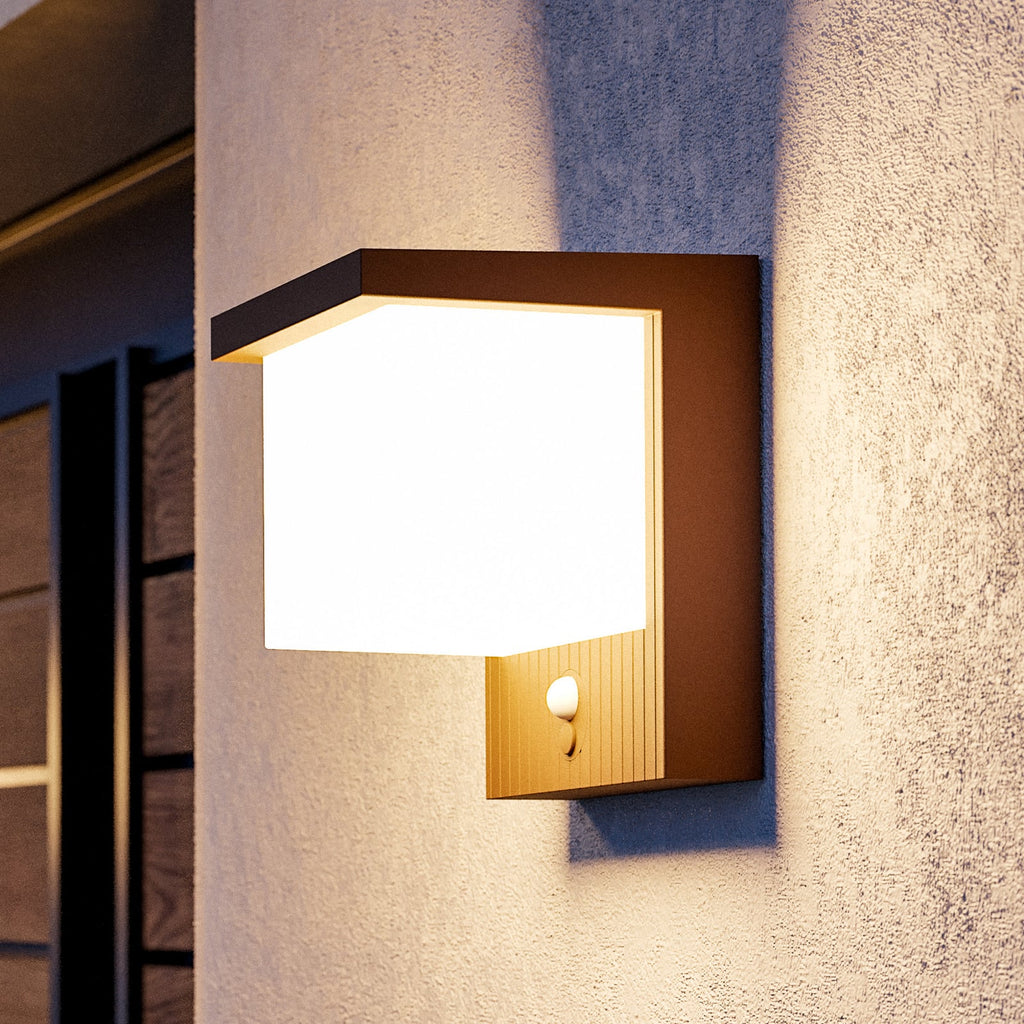 LED solcellevegglampe Frigento rustfarget sett forfra