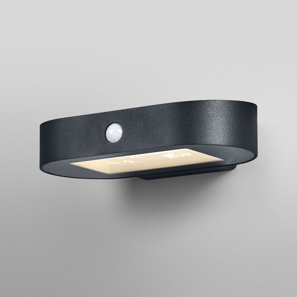 LED solcellevegglampe med bevegelsessensor oval 20 cm IP44 - OSRAM montert på vegg