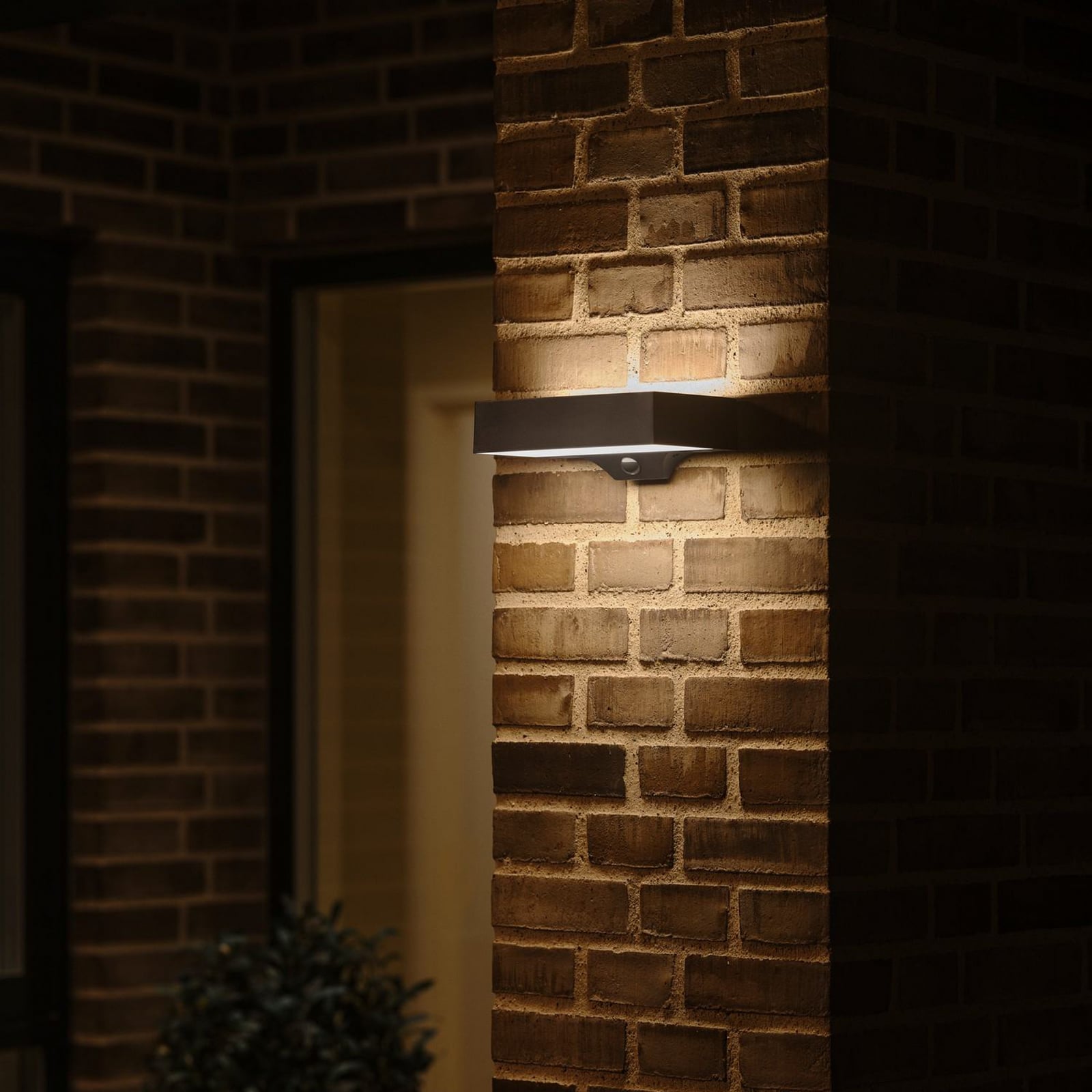 LED solcellevegglampe Monay Square med bevegelsessensor IP44 bakside