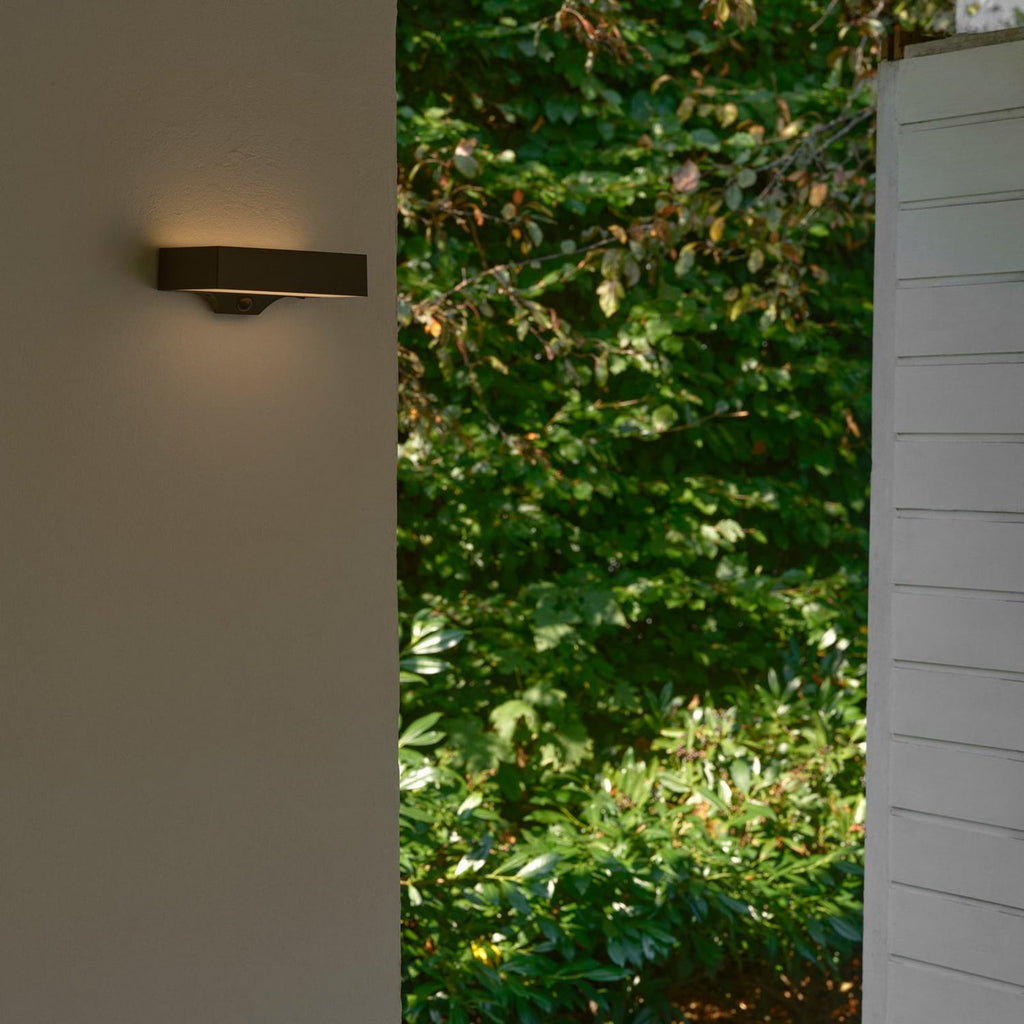Detaljbilde av LED solcellevegglampe Monay Square med bevegelsessensor IP44