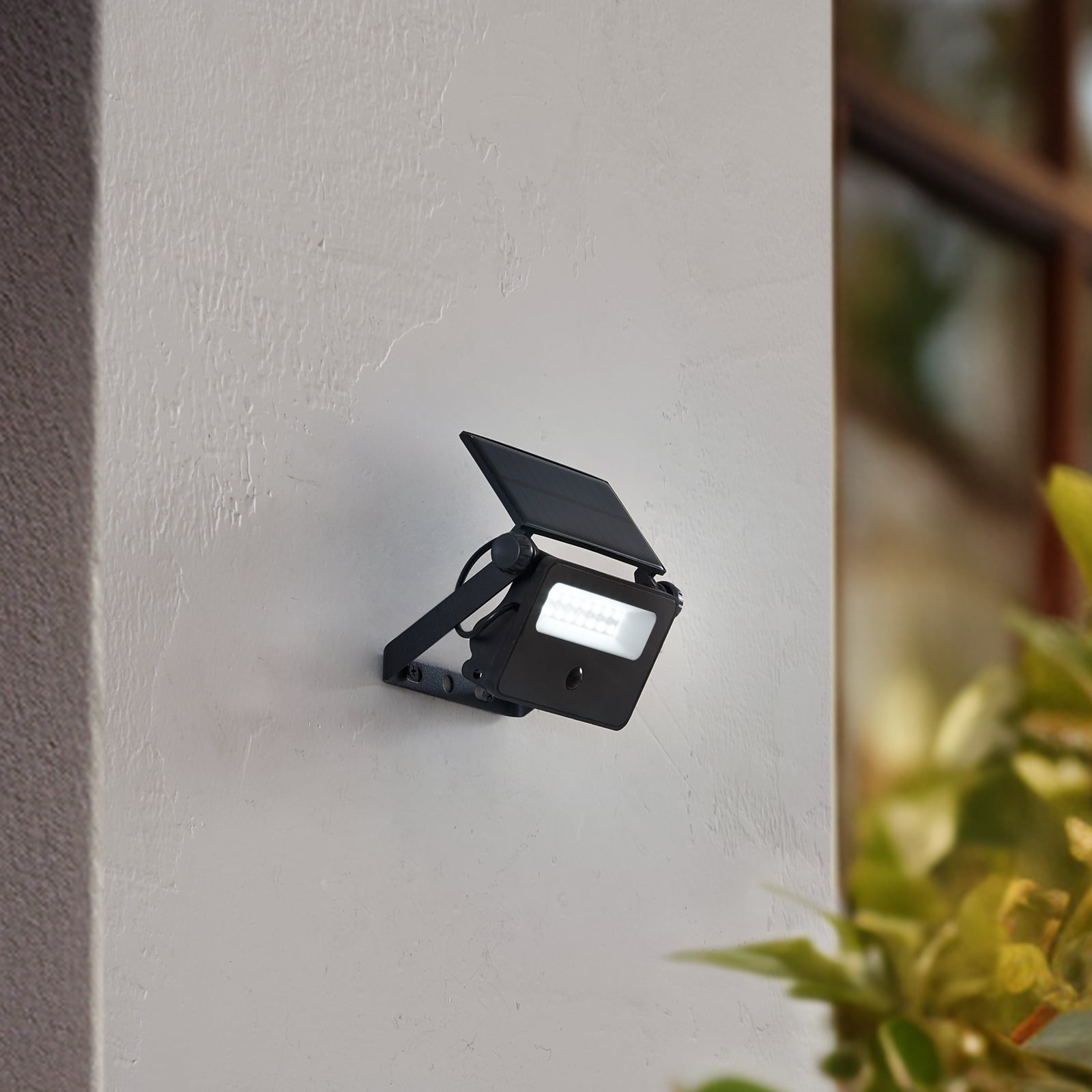 LED solcellevegglampe Rikard svart IP44 bakside
