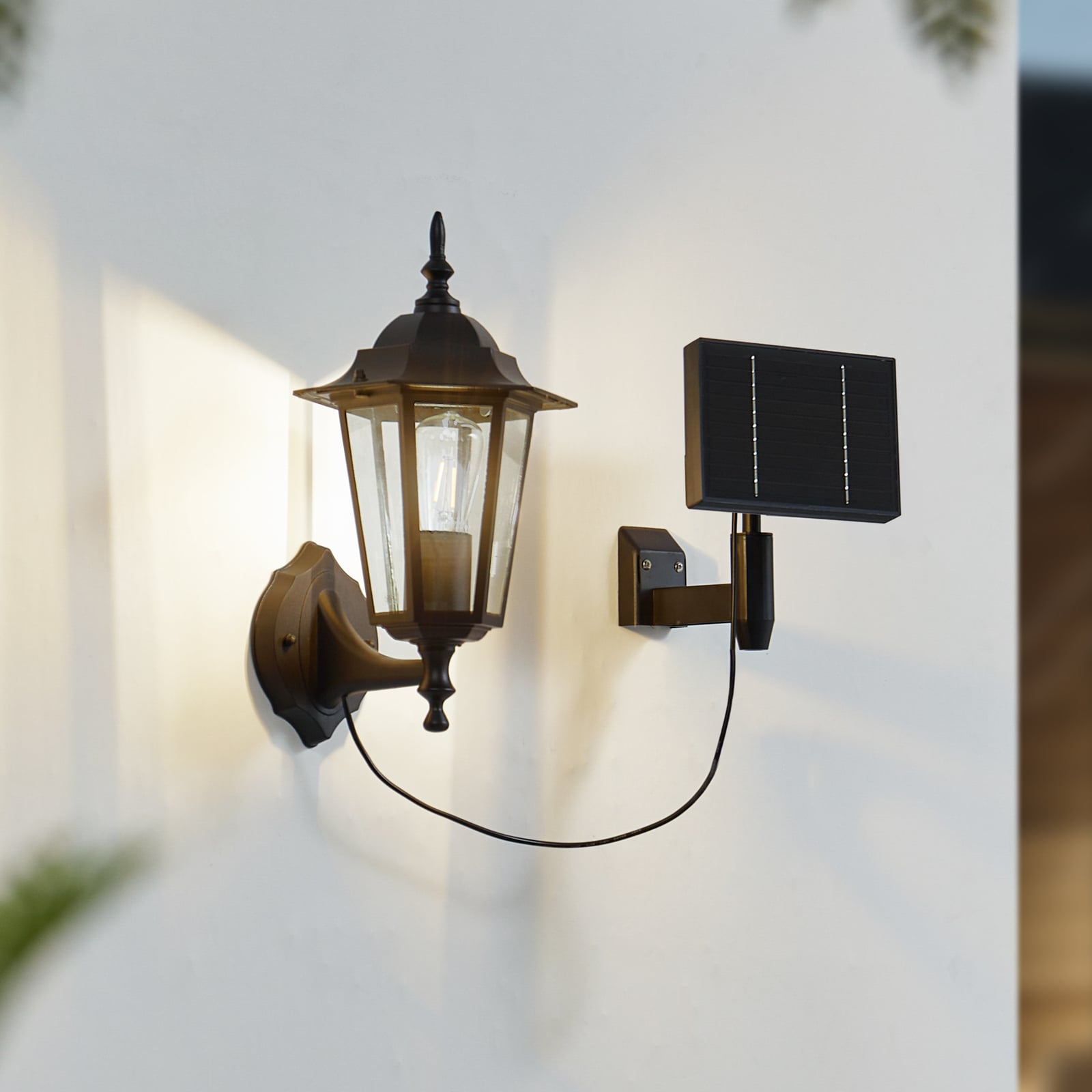 LED solcellevegglampe Sayata lanterne svart aluminium IP44 forfra