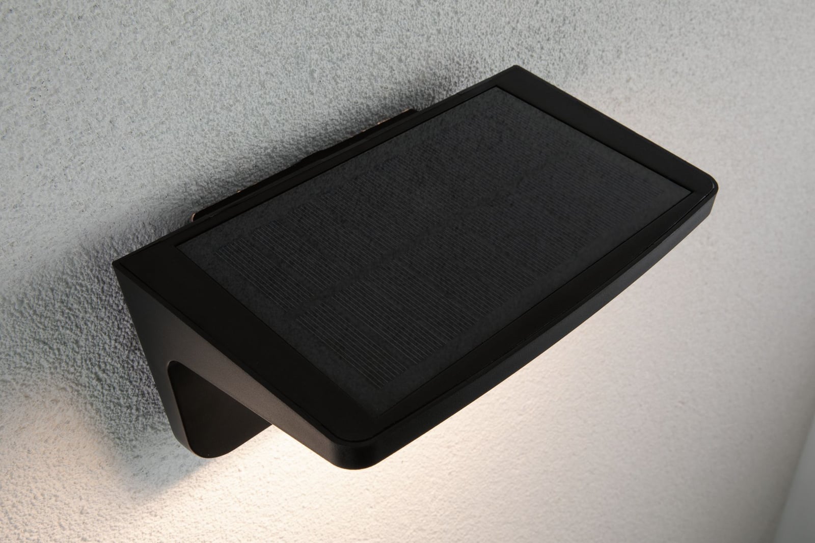 LED solcellevegglampe Solveig med bevegelsessensor IP44 lyser i mørket