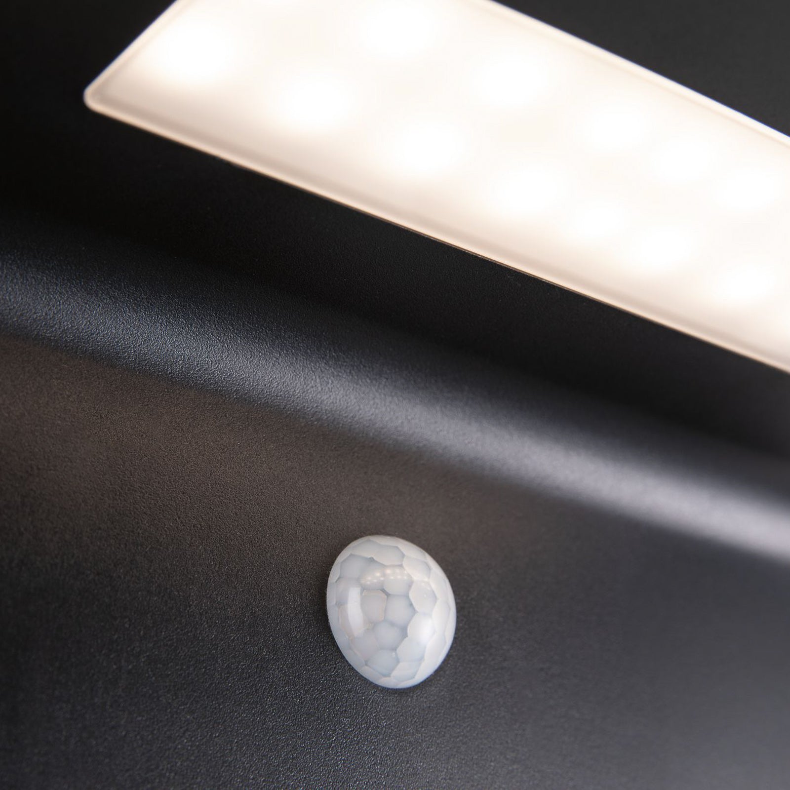 Oversikt av LED solcellevegglampe Solveig med bevegelsessensor IP44